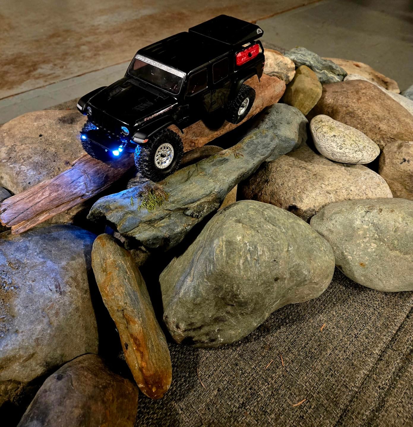 Axial SCX24 Jeep Gladiator RC Truck 4WD Rock Crawler Green AXI00005V2T3 | Brushed, RTR Ready-To-Run, Nothing Needed to Complete customer photo 1