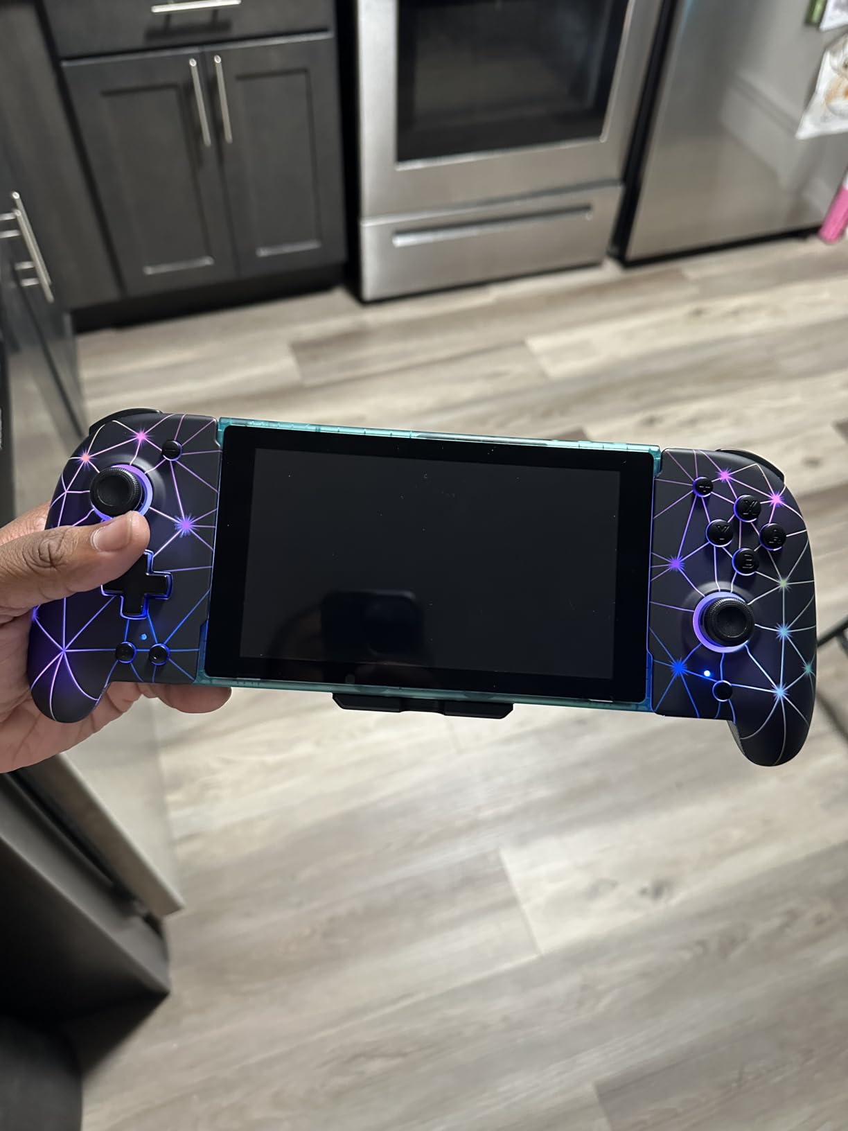 Gammeefy Switch Controller - Hall Effect Joysticks & Enhanced Grip customer photo 2