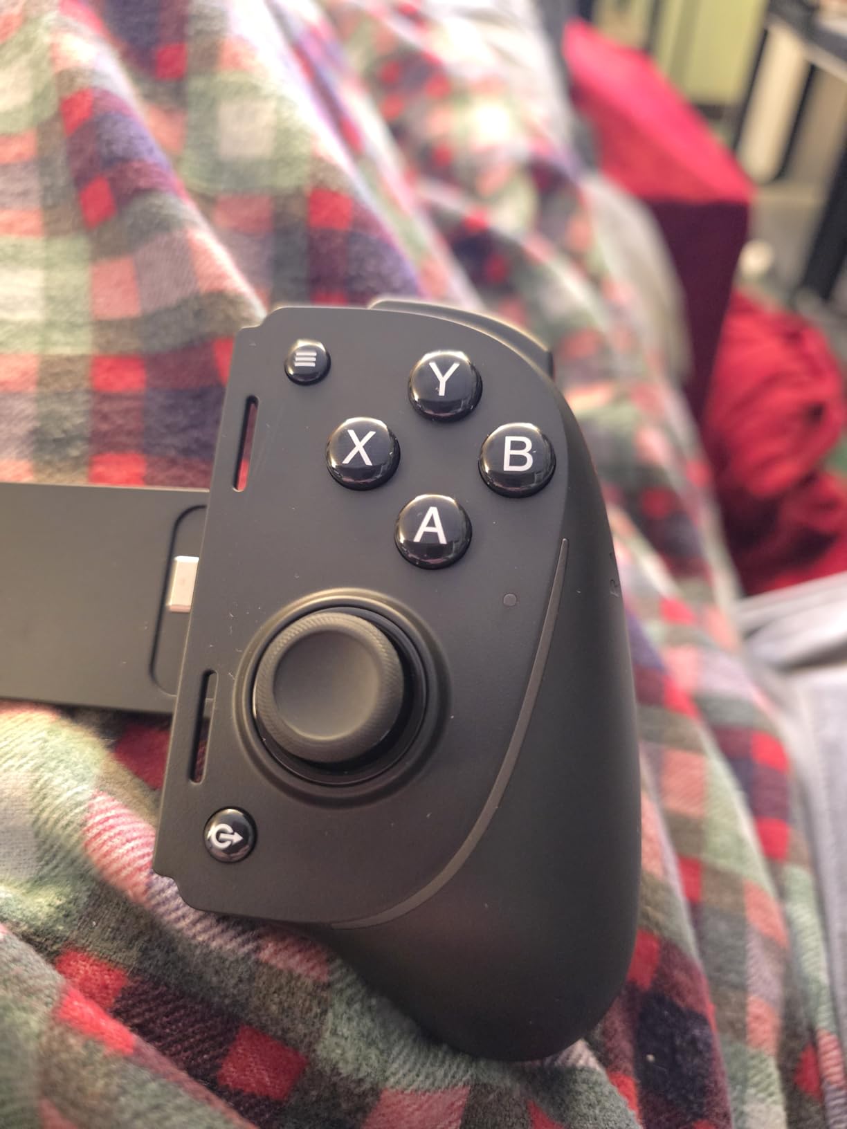 Razer Kishi Ultra Gaming Controller for Mobile, Phone, Tablet (USB-C) - Pro Controls, Ergonomic Grip, Chroma RGB, for Android, iPhone 15 & 16 Series, iPad Mini A17 Pro & 6 customer photo 1