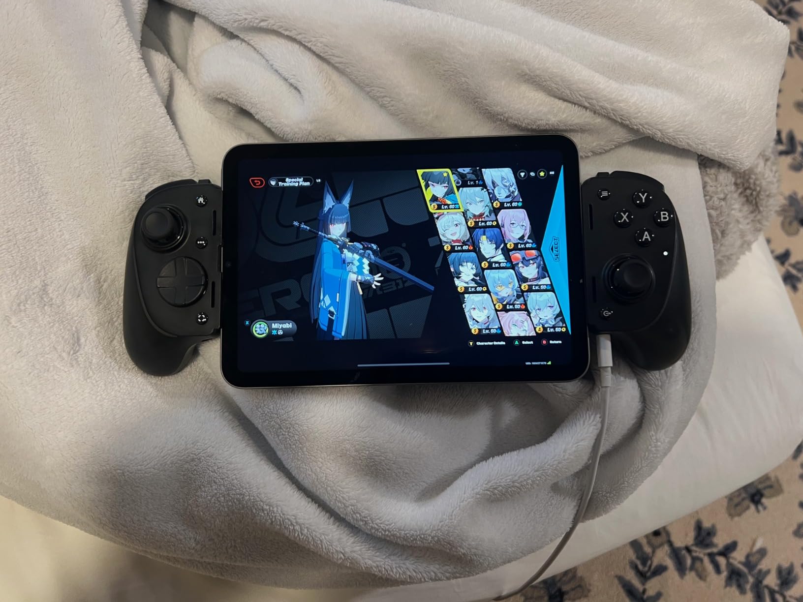 Razer Kishi Ultra Gaming Controller for Mobile, Phone, Tablet (USB-C) - Pro Controls, Ergonomic Grip, Chroma RGB, for Android, iPhone 15 & 16 Series, iPad Mini A17 Pro & 6 customer photo 2
