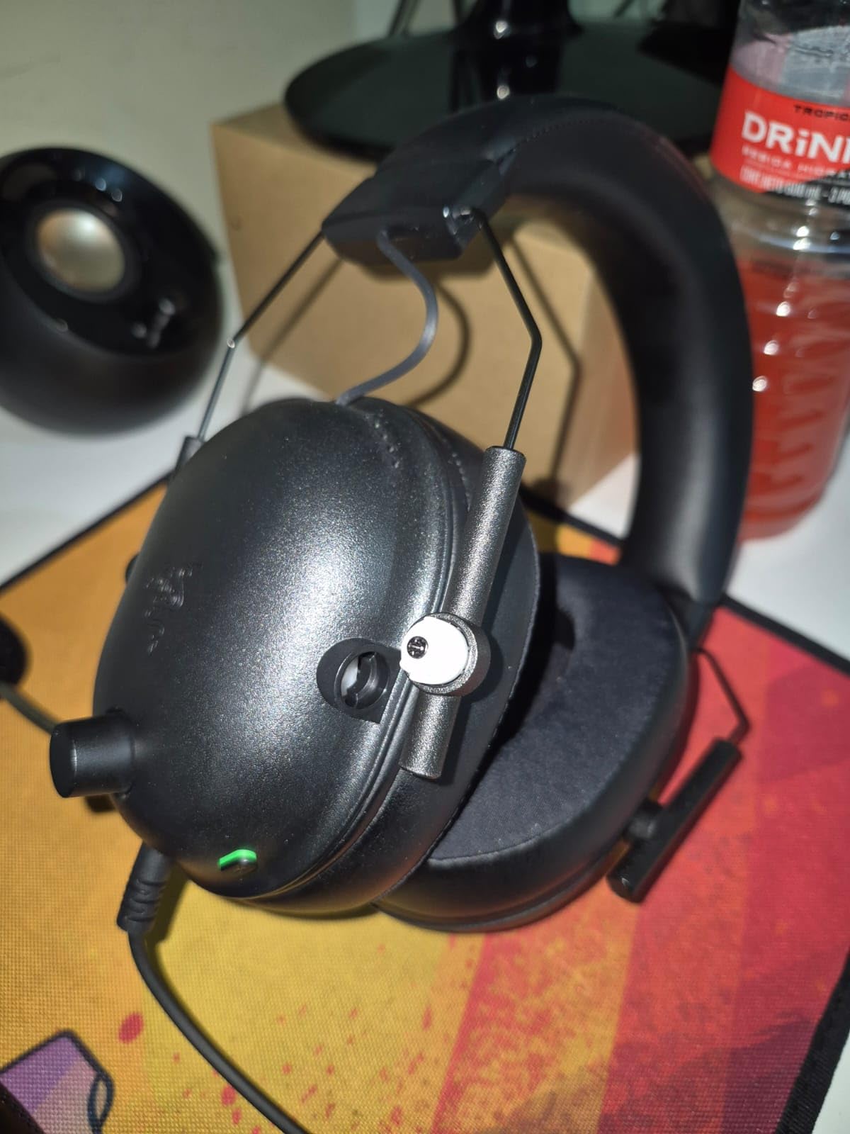 Razer BlackShark V2 X Xbox Gaming Headset, 3.5mm Audio Jack, Black | 50mm Drivers, Cardioid Mic, Lightweight, Comfortable Noise Isolating Earcups, for Xbox Series X, Series S, PS5, PC, Switch customer photo 2