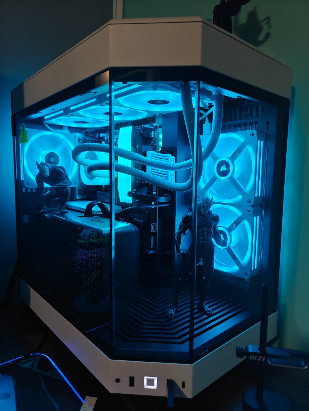 MSI Gaming RTX 4070 Ti Super 16G Expert Graphics Card customer photo 2
