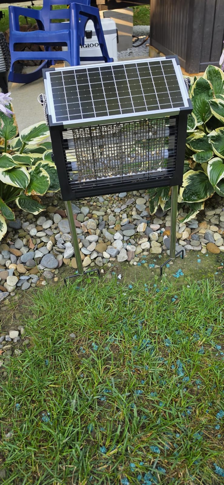 Solar Bug Zapper 4500V, Waterproof Mosquito Zapper Fly Traps Outdoor Patio customer photo 1