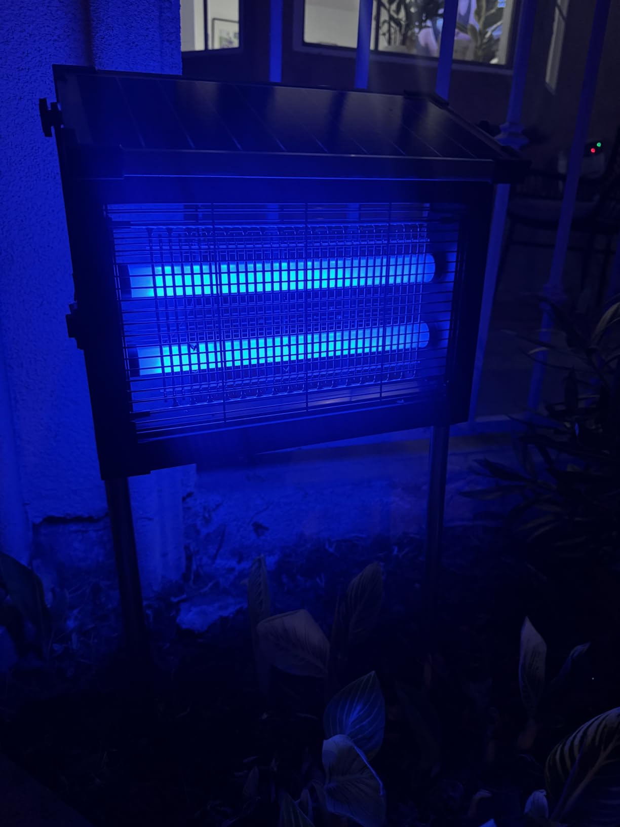 Solar Bug Zapper 4500V, Waterproof Mosquito Zapper Fly Traps Outdoor Patio customer photo 2