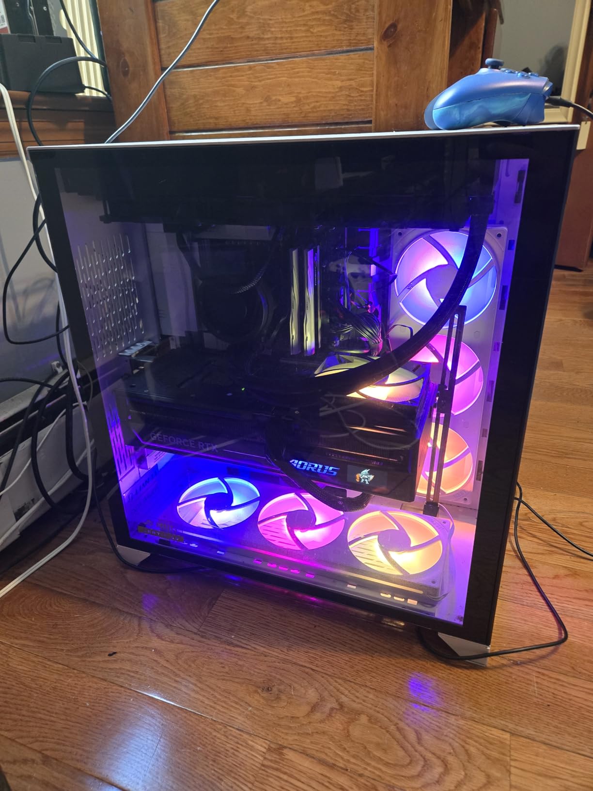 NZXT F360 RGB Core - 360mm Single-Frame RGB Fan Unit - White, 360mm single-frame unit with three 120mm RGB fans on one cable customer photo 1