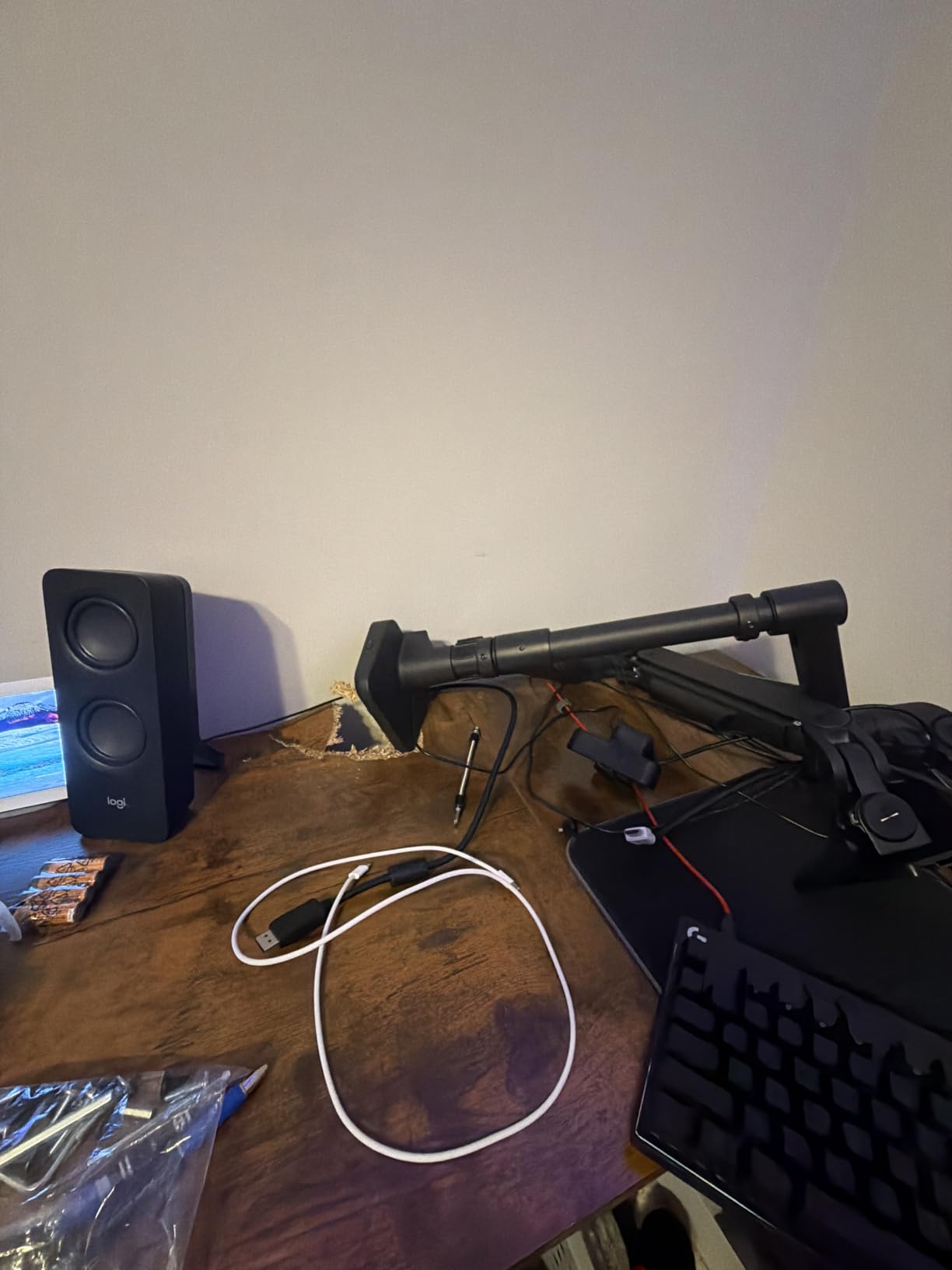 ARES WING Stacked Dual Vertical Monitor Arm with USB A/C for 17 to 49 Inch | Pro Gas Spring, Aluminum Material, Flexible Screen Layouts, for 75/100 Vesa Mount, Hold 44 Lbs Each Arm, for Samsung Monitor customer photo 1