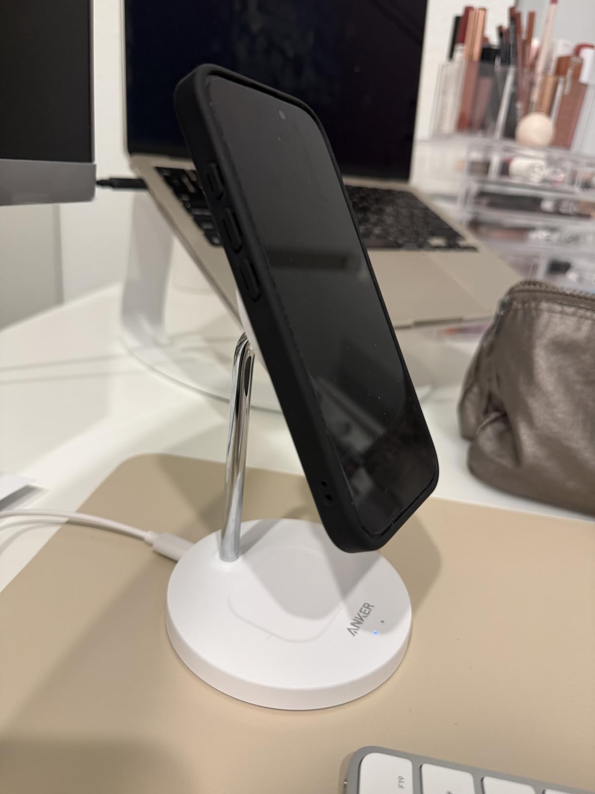 Anker MagGo 2-in-1 MagSafe Compatible Qi2 15W Wireless Charging Stand | Qi2 Certified, Fast Charging, Wireless Charger for iPhone 17, AirPods Pro, and More (Black, Adapter Not Included) customer photo 2