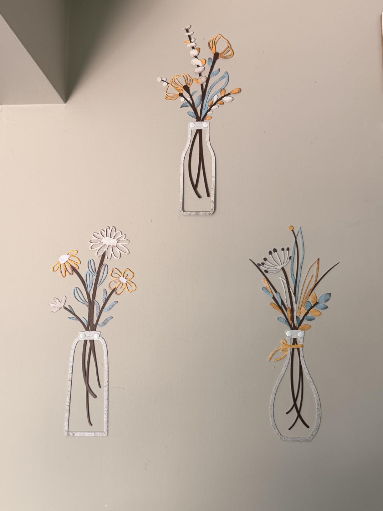 Pigort 3 Pieces Metal Flowers Wall Art, Rustic Farmhouse Decor, Beige Gold customer photo 1