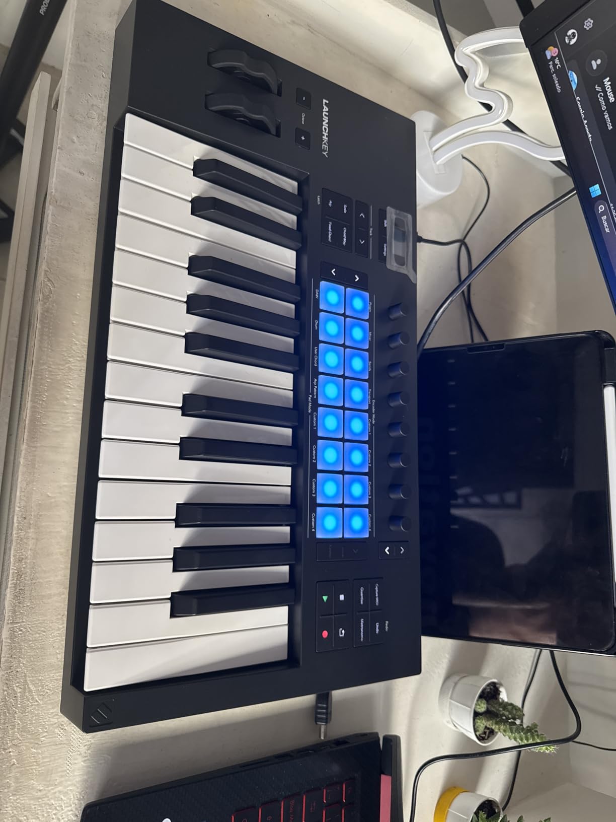Novation Launchkey 25 MK4 USB MIDI Keyboard Controller | USB, 25 Synth-Action Keys, 16 Velocity-Sensitive Pads, Pitch/Mod Wheels, OLED Display, Scale Mode, Chord Modes, MIDI customer photo 1