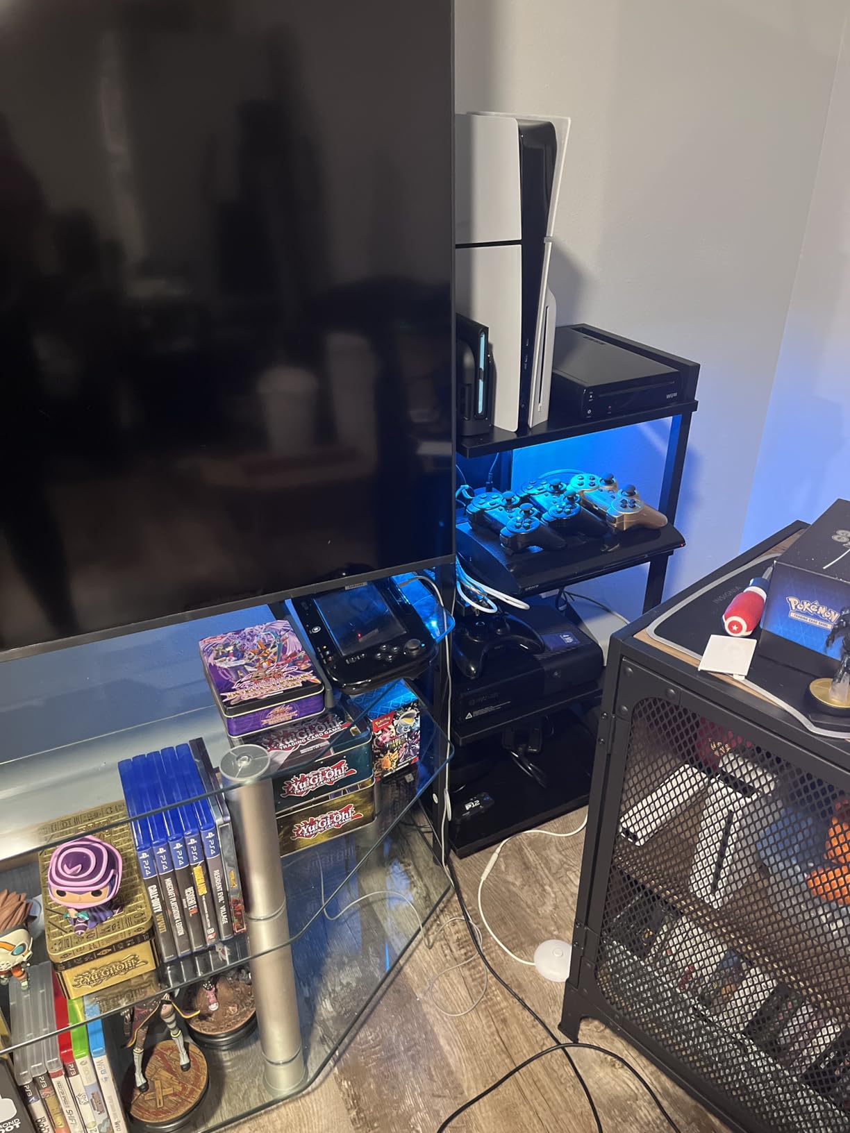 HOOBRO Game Console Shelf, 4-Tier Video Gaming Consoles Stand with Outlet & RGB Light, Audio Rack Tower for Turntable, Stereo Equipment, Wooden Entertainment Storage Stand, Black BB38UDCJ01 customer photo 1