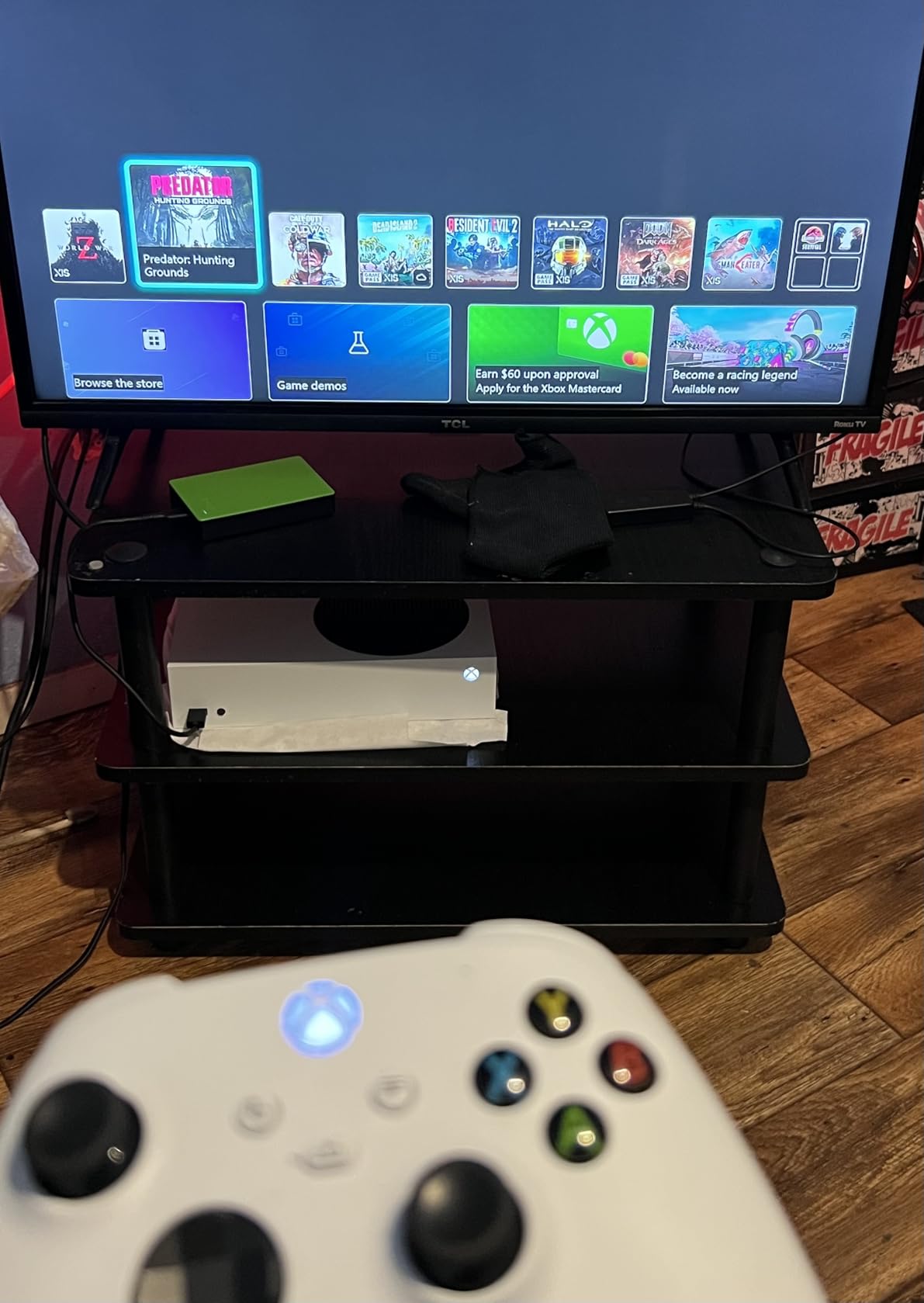 Xbox Series S - All Digital Gaming Console - 1TB SSD - Includes Wireless Controller - 120FPS - Robot White customer photo 1