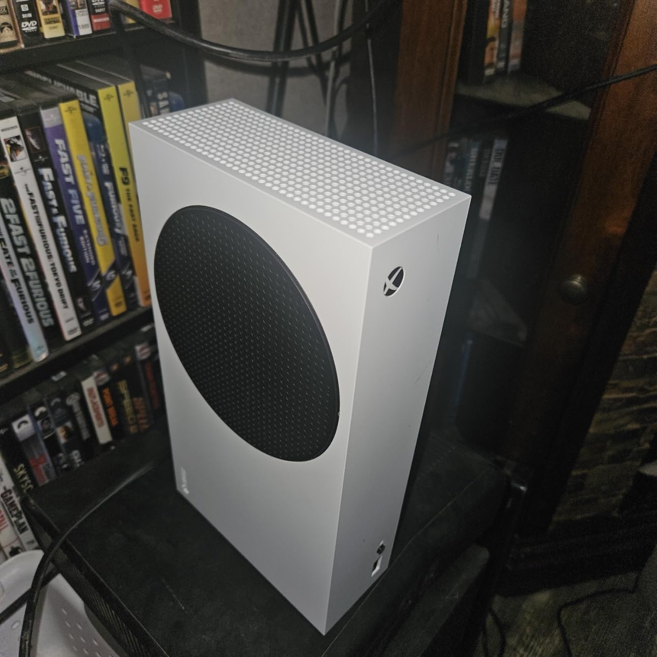 Xbox Series S - All Digital Gaming Console - 1TB SSD - Includes Wireless Controller - 120FPS - Robot White customer photo 2