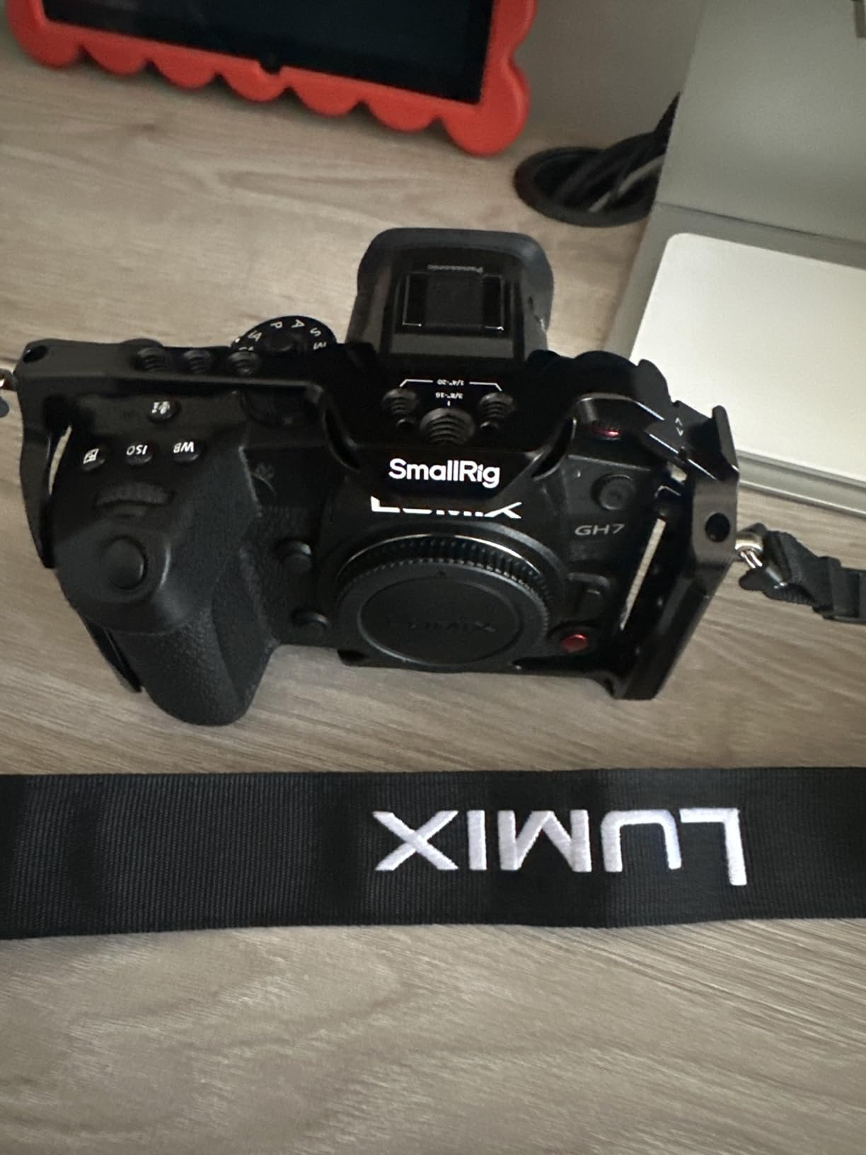 SmallRig Quick Release Cage for Panasonic LUMIX GH7 / GH6, Camera Cage with Patented HawkLock Style Cold Shoe/NATO Rail/Quick Release Plate for Arca, Full Access & Anti-Scratch Design - 4824 customer photo 1