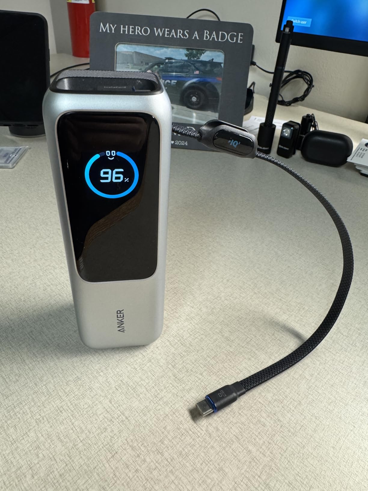 Anker Laptop Power Bank, 25,000mAh Travel Essential with 165W Total Output, 3 USB-C Ports with 100W Max Each, Built-In Retractable Cables, Flight-Ready, for iPhone 17 Series, MacBook, and More customer photo 2