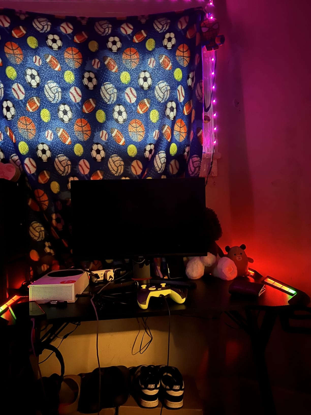 HLDIRECT 40 Inch Gaming Desk with Carbon Fiber Surface & LED Lights, Black customer photo 1