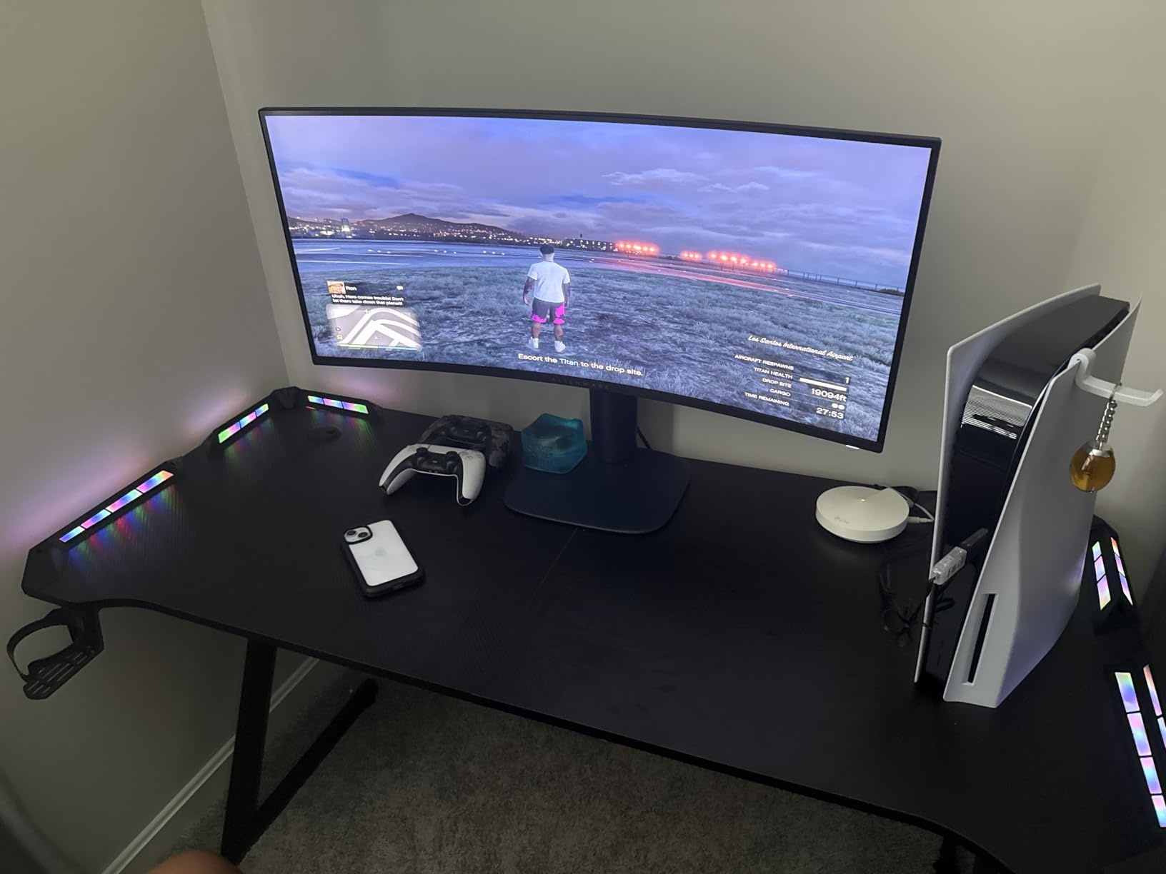 HLDIRECT 40 Inch Gaming Desk with Carbon Fiber Surface & LED Lights, Black customer photo 2