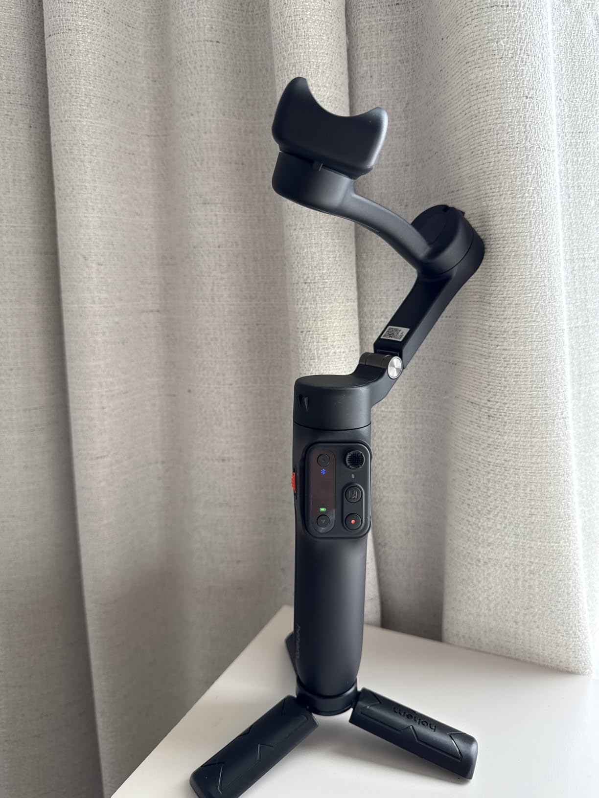 hohem iSteady X3 SE 3-Axis Gimbal Stabilizer for iPhone & Android, Black | Detachable Remote, iSteady 8.0, Foldable 0.79lb Design, Hohem Joy App, 11H Battery, 0.66lb Payload for Vlogs customer photo 2