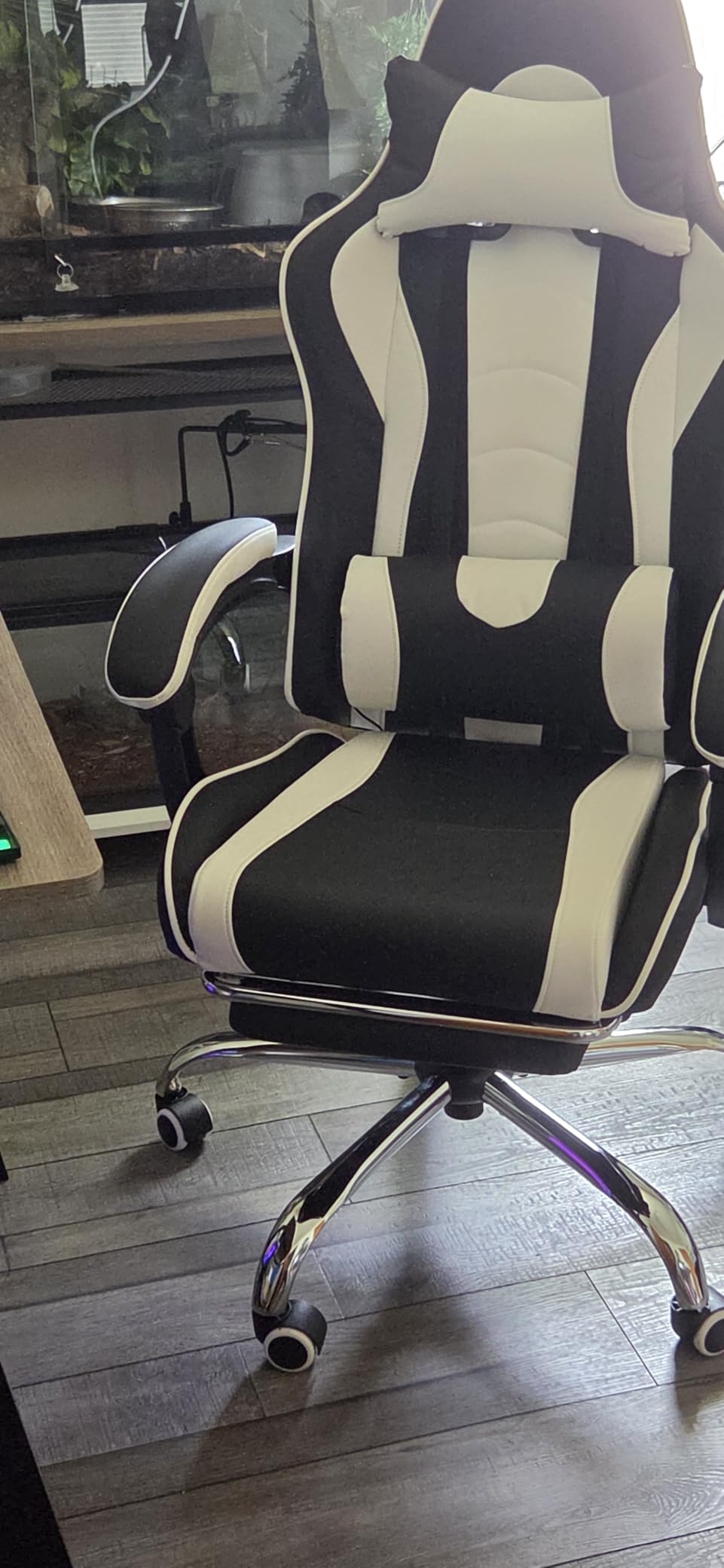 Yaheetech Gaming Chair with Footrest Massage Lumbar Pillow Pink and White customer photo 2