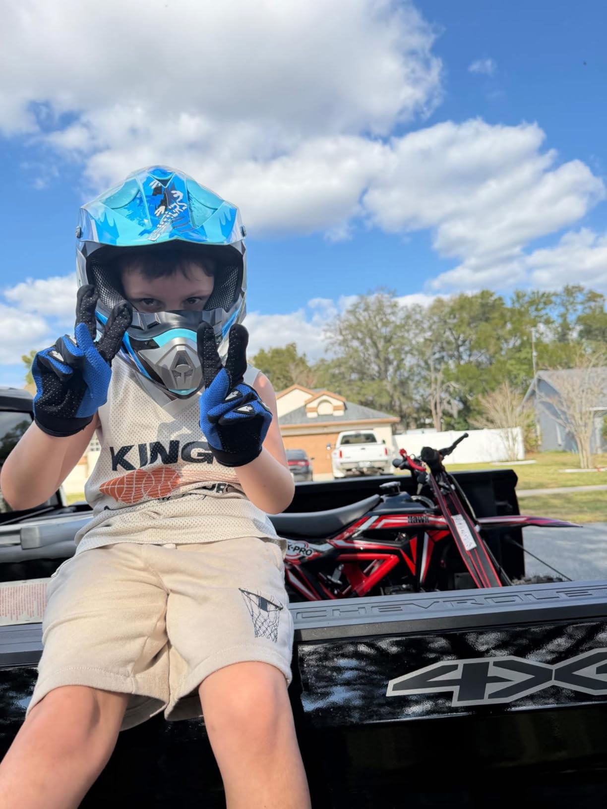 OUMURS Youth Dirt Bike Helmet DOT Approved, Kids Full Face Motocross Helmet | 5-in-1 with Goggles, Gloves, Storage Bag, Exclusive Design, Ultra-Light, Washable Liner, ATV UTV BMX MX Off-Road Racing customer photo 1