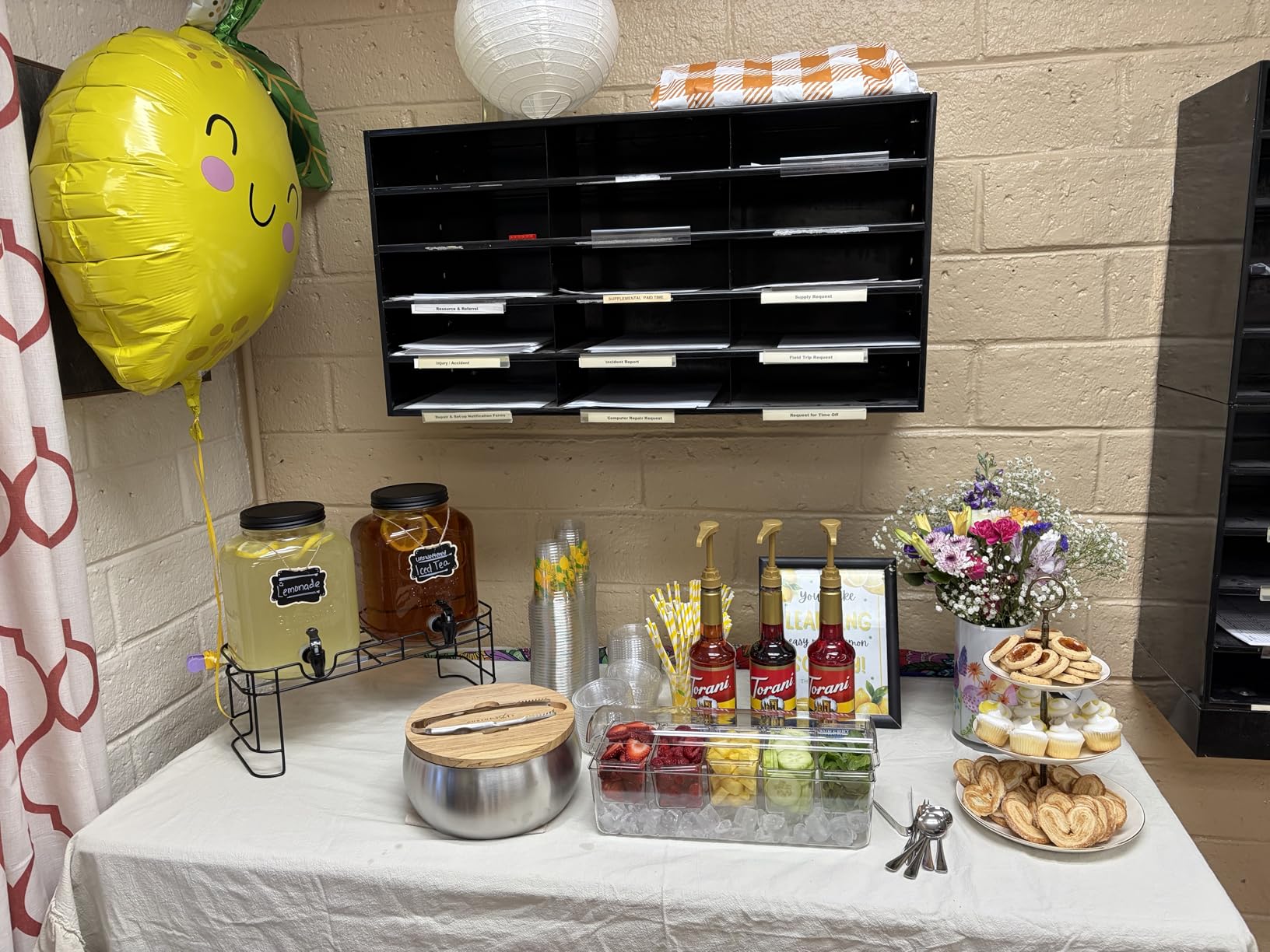 FavorFlavor 1.5 Gallon Drink Dispenser: 2P Glass Dispenser w/Wood Stand customer photo 1