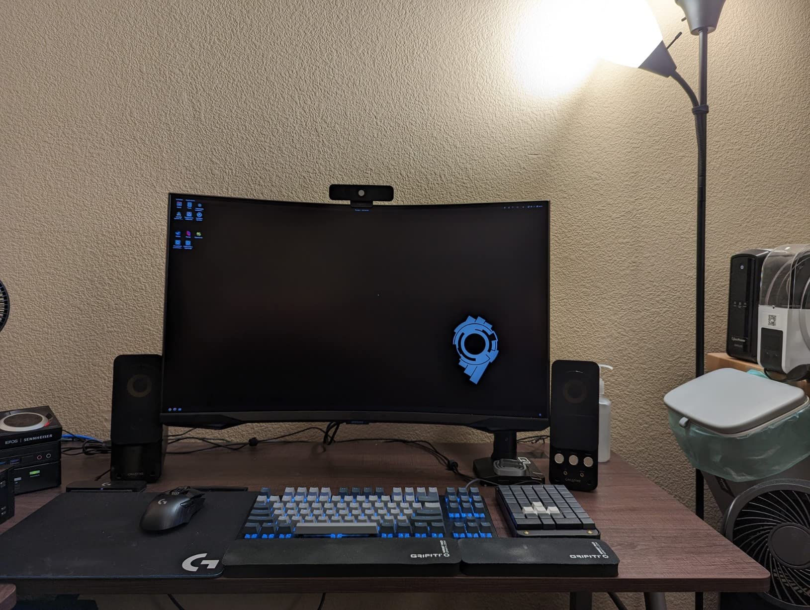 WALI Adjustable Single Monitor Arm for 13-34 inch Screens, up to 26.4 lbs | Single Monitor Desk Mount, Full Motion with Tilt, Swivel, Rotation, C-Clamp & Grommet Base, VESA 75/100mm (GSMP001N), Black customer photo 2