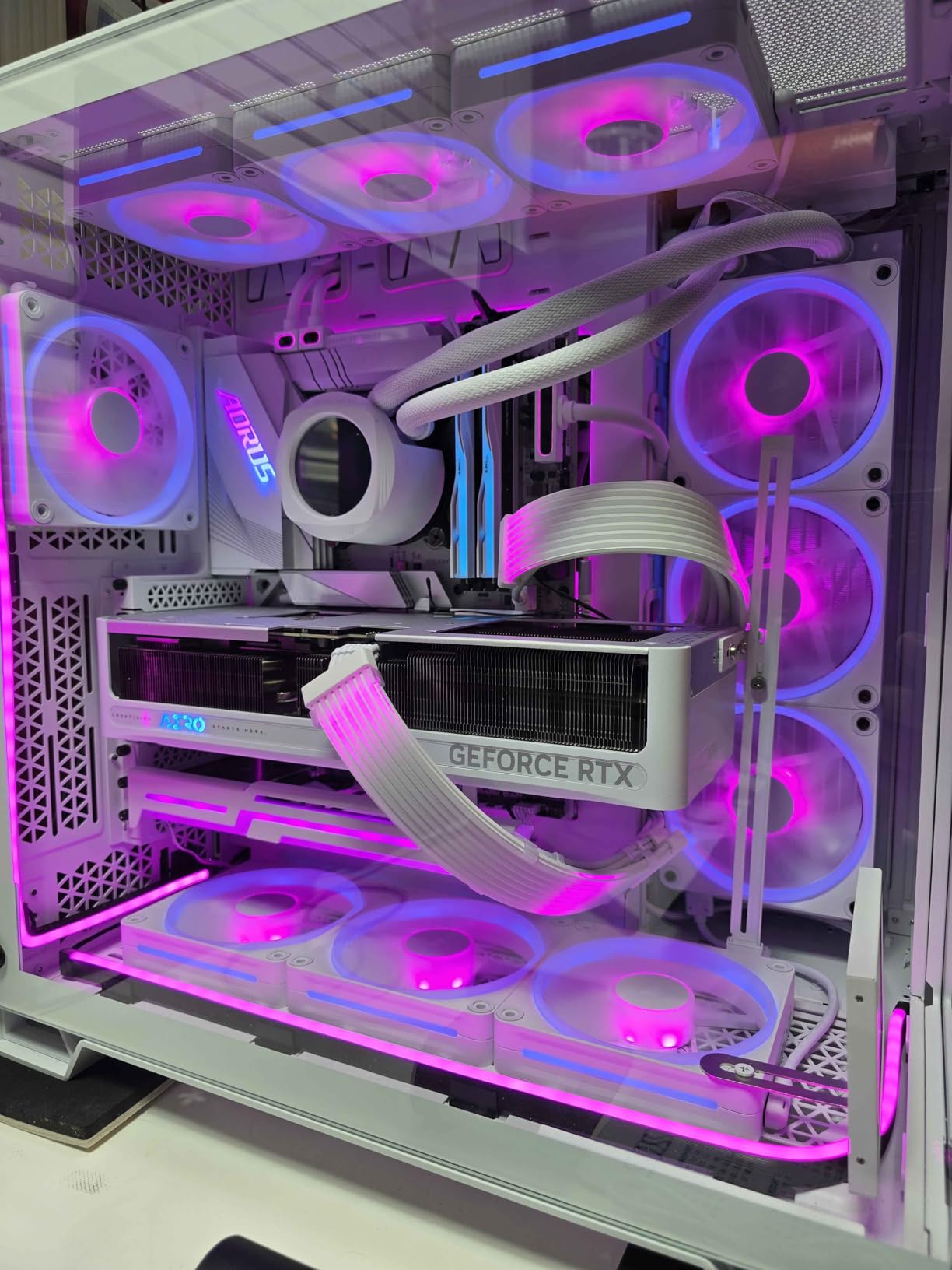 iCUE Link LX120-R RGB 120mm PWM Reverse Fans - Triple Fan Kit - Low-Noise, Magnetic Dome Bearing, Dual Light Loops, CORSAIR QuikTurn Screws, Zero RPM Mode - Black customer photo 1