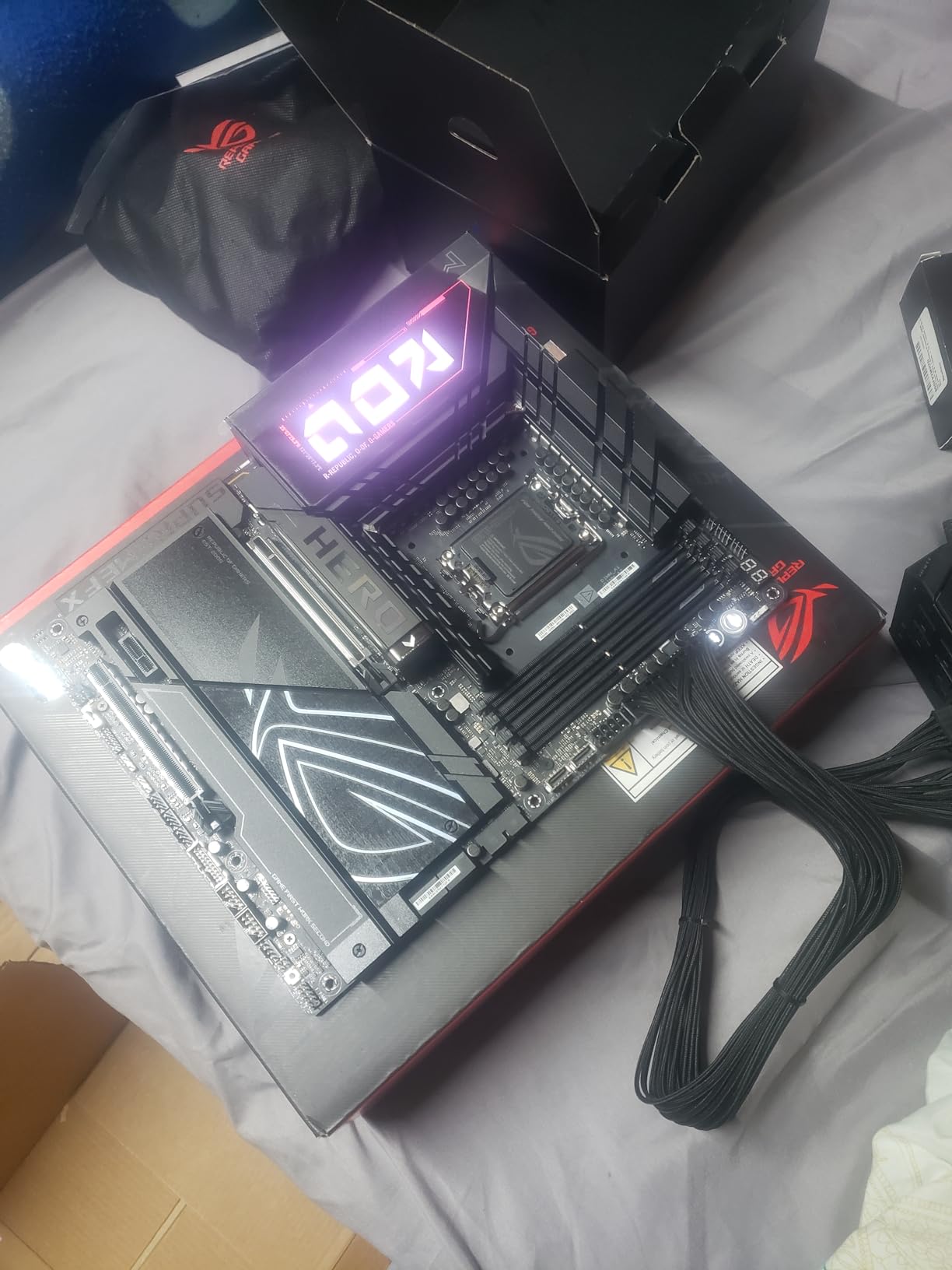ASUS ROG Maximus Z890 Hero Intel® Z890 LGA 1851 ATX Motherboard, Advanced AI PC-Ready, 22+2+1+2 Stages, DDR5, WiFi 7, 3X PCIe® 5.0 M.2, Thunderbolt™ 4, USB Type-C®, AI Overclocking/Cooling/Networking customer photo 2