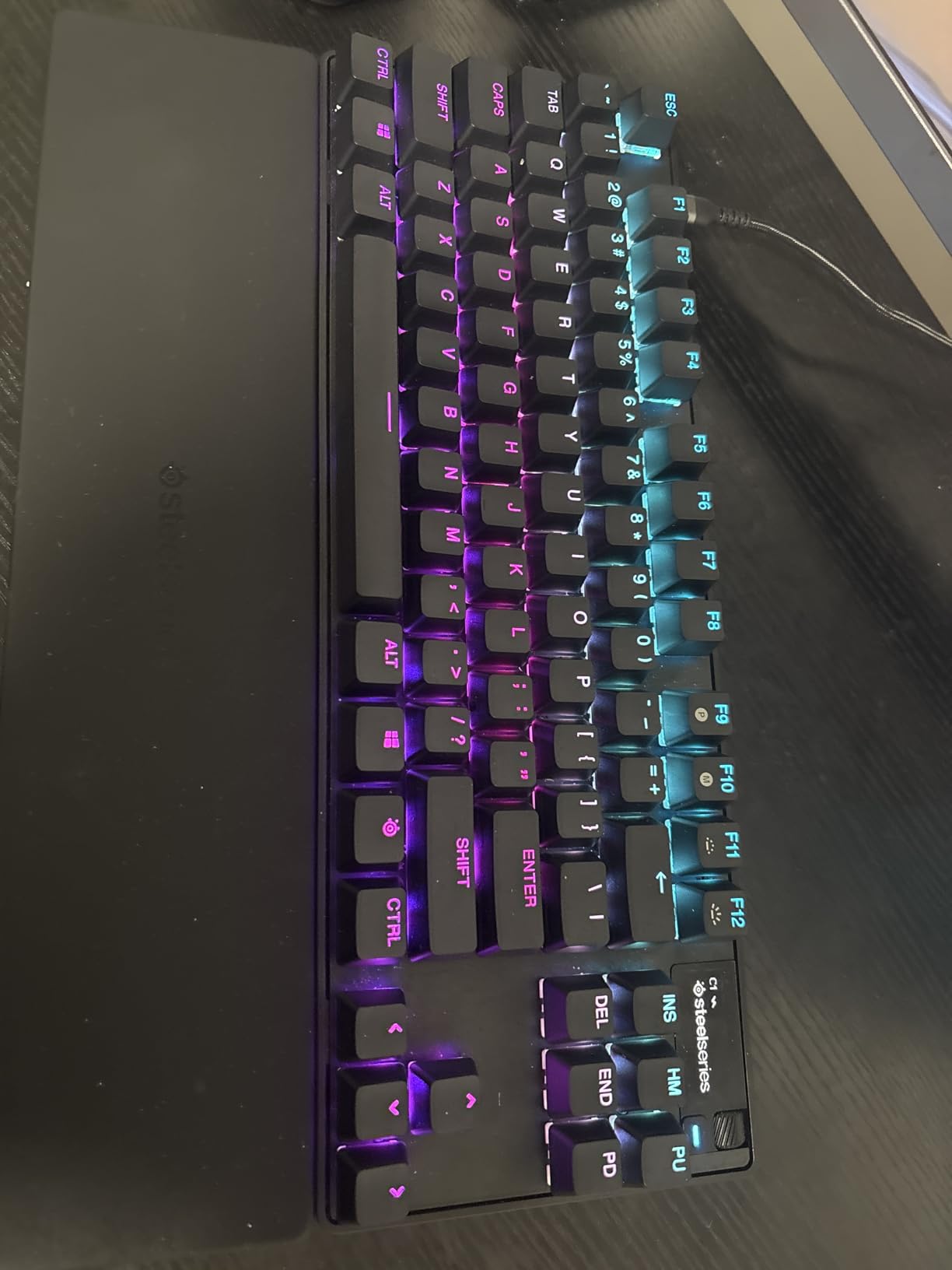 SteelSeries Apex Pro TKL Gen 3 Gaming Keyboard, OmniPoint 3.0 Analog Magnetic Switches, Quickset Auto-Presets (Rapid Trigger, Rapid Tap/SOCD, Protection Mode), OLED, RGB, PBT Keycaps, USB-C, Black customer photo 1