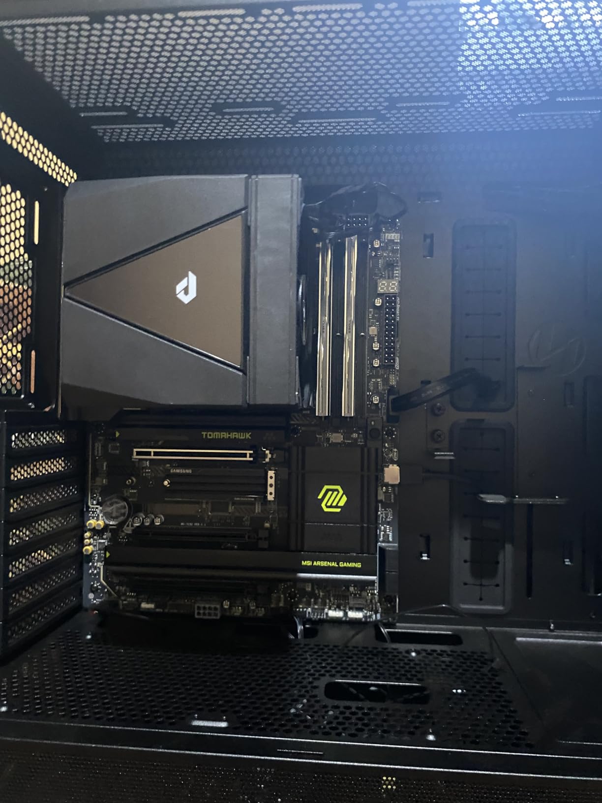 MSI MAG Z890 Tomahawk WiFi Gaming Motherboard (Supports Core Ultra Series 2 Intel Processors, LGA 1851, DDR5, PCIe 5.0, M.2, SATA, 5Gbps LAN, USB Type-C, Wi-Fi 7, Bluetooth 5.4, Thunderbolt 4, ATX) customer photo 2