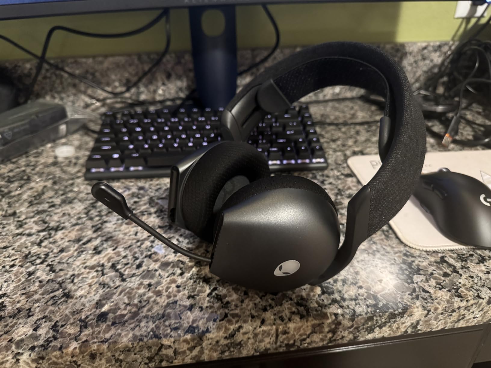 Alienware Wireless Gaming Headset, Active Noise Canceling | 2.4GHz Wireless, Dolby Atmos, Hi-Res Audio, 20Hz-40kHz Frequency, 32 Ohm Impedance, Dark Side of the Moon customer photo 2