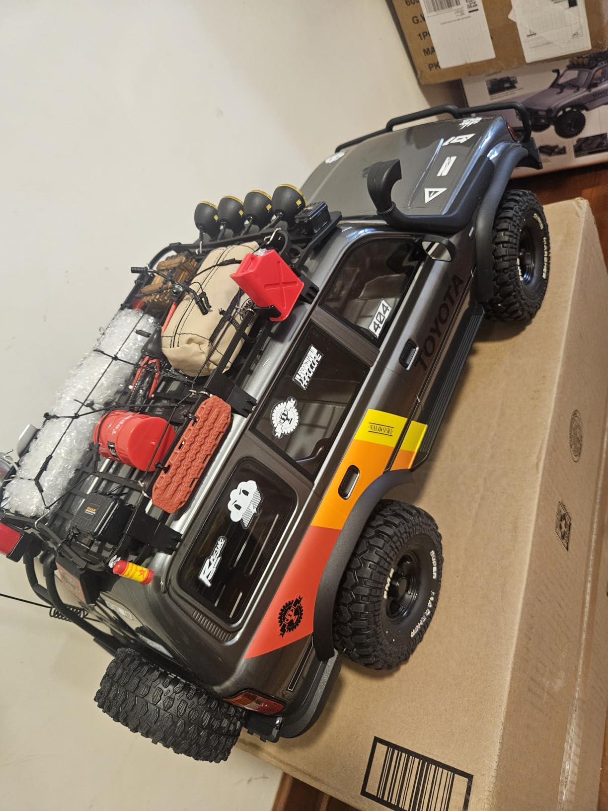 FMS 1/10 LC80 RC Crawler, FCX10 Toyota RC Rock Crawler with Lighting, Hobby Grade Offroad RC Car for Adults, RS Need to Complete (Grey) customer photo 1