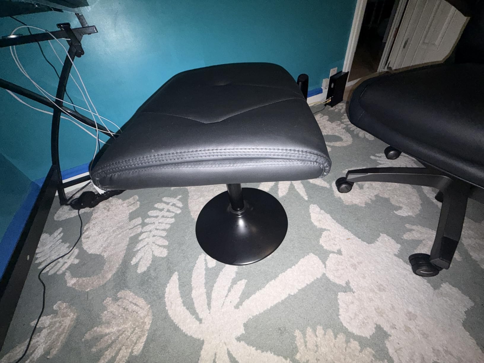 VECELO Foot Rest Under Desk Ottoman, PU Height Adjustable Footrest with Comfort Padding, Leg Rest for Desk for Relieving Leg Pain, Stiffness, and etc, Black customer photo 2