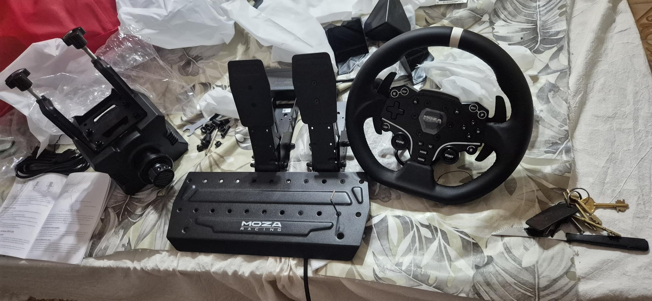 MOZA R5 Bundle Kit 5.5Nm Direct Drive Servo Base,Wheel & Pedals for PC customer photo 1