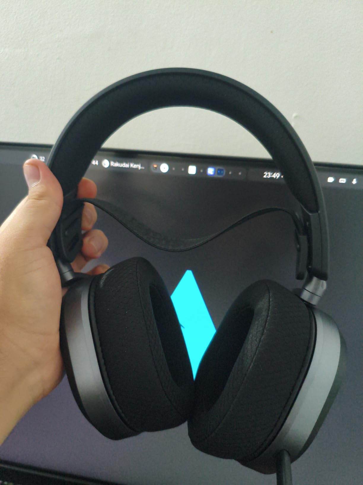 ROG Pelta Wireless Gaming Headset with Detachable Mic - Black | Tri-Mode (BT, 2.4GHz, USB-C) 50mm Titanium-Plated Drivers, 70H Battery, Ergonomic, Lightweight, for PC, PS4/5, Switch, Mobile customer photo 2