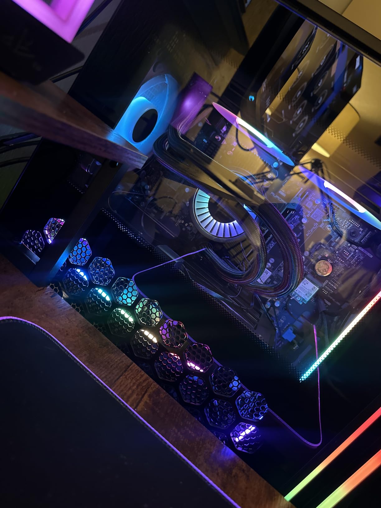 Alienware Aurora Gaming Desktop, RTX 5070, Intel Core Ultra 7 265F | 1TB SSD, 32GB DDR5, Wi-Fi 7, Bluetooth, Killer 2.5Gb Ethernet, Windows 11 Home, Wired Keyboard, ACT1250 customer photo 2