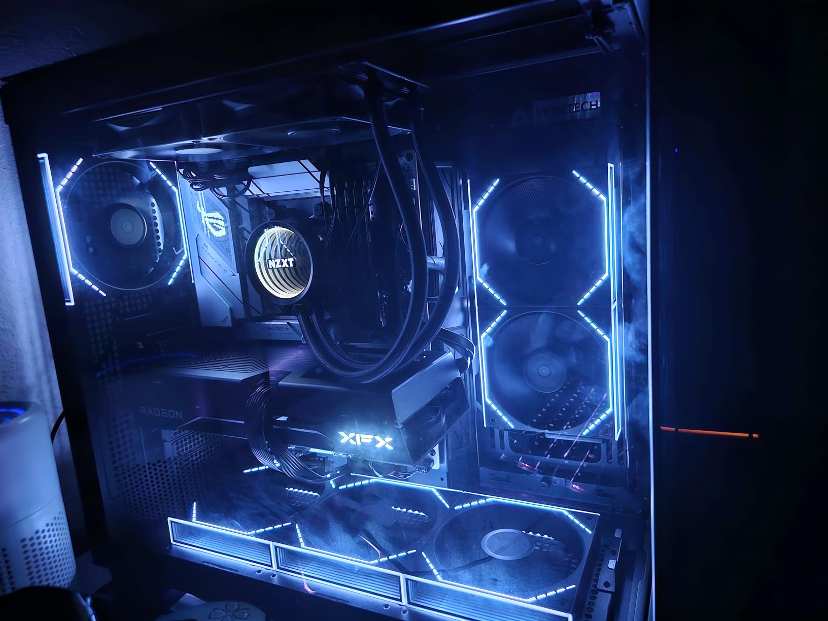 ASUS ROG Strix B850-A Gaming WiFi AMD AM5 B850 ATX Motherboard 14+2+2 Power Stages, DDR5 AEMP, 2.5G LAN, WiFi 7 with Q-Antenna, 4X M.2, PCIe 5.0, USB 20Gbps Type-C, AI Networking II, ASUS AI Advisor customer photo 2