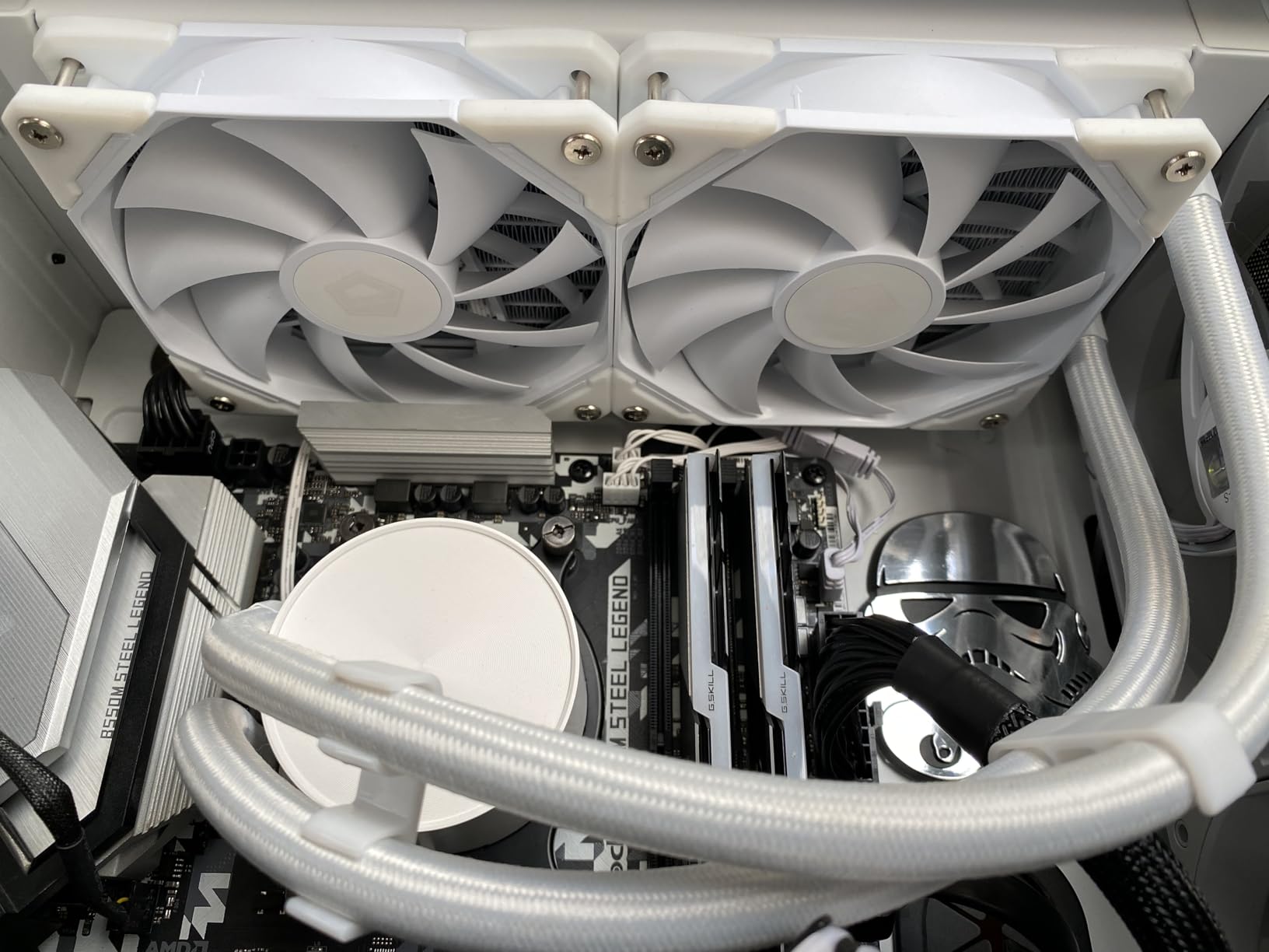 ID-COOLING FX240 PRO White 240mm AIO CPU Cooler, High-Efficiency Fans | CD-pattern pump cover, dual 120mm high-efficiency fans, supports Intel LGA1851/1700 and AMD AM5/AM4. customer photo 1