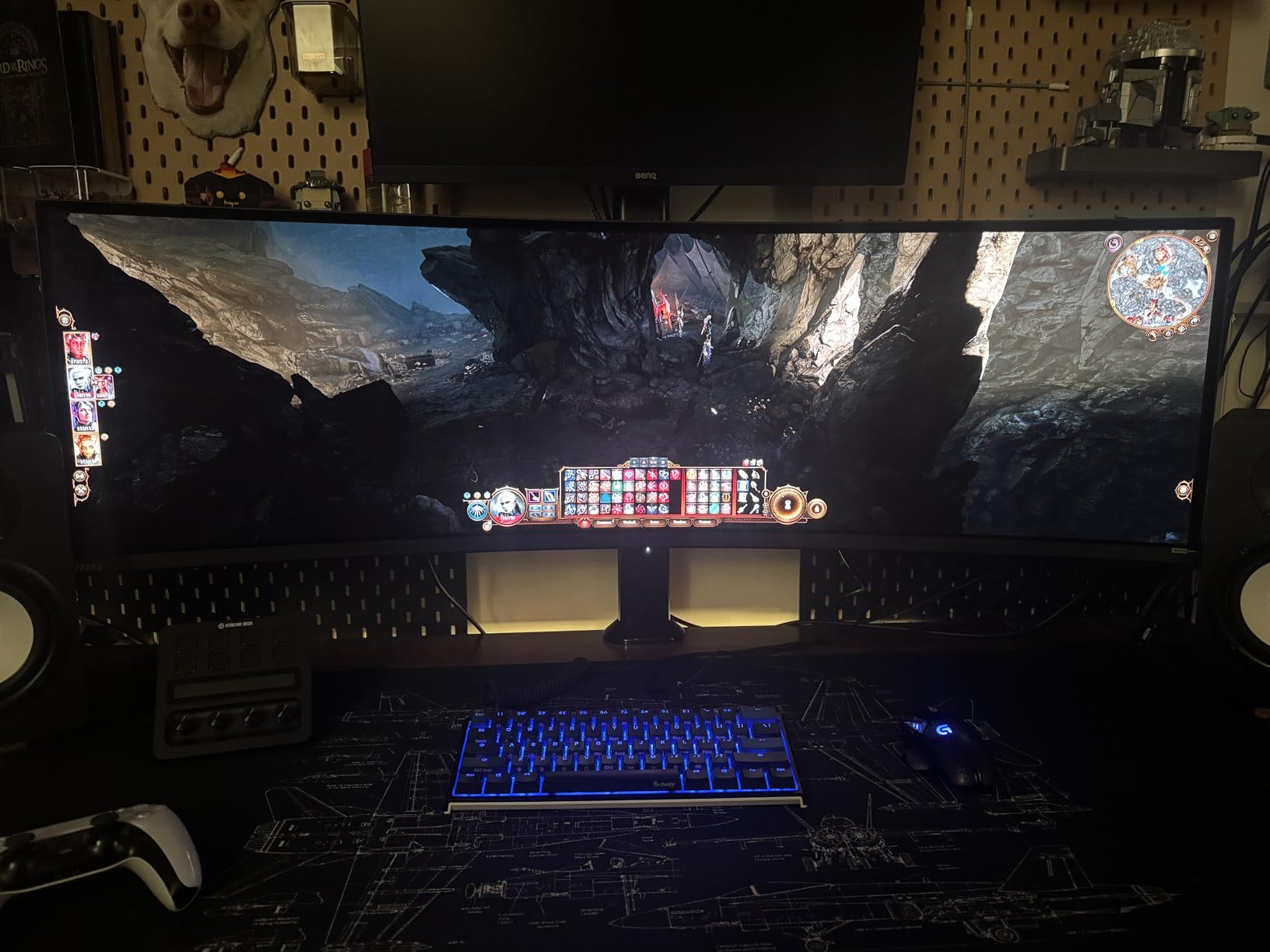 MPG 321CURX QD-OLED, 32-Inch, 4K UHD, 3840x2160,1700R,OLED Monitor, 240Hz, 0.03ms, DisplayHDR True Black 400, G-SYNC Compatible, HDMI 2.1, DP 1.4a, USB C (98W PD),Height Adjustable, Black customer photo 1