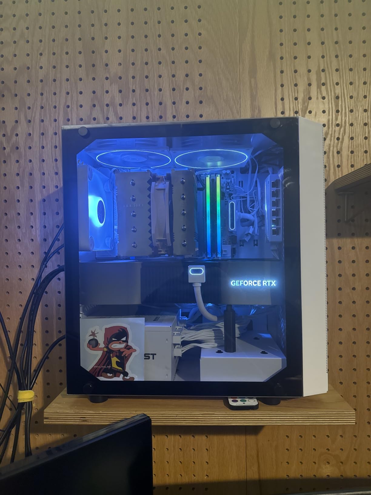 GIGABYTE B850M AORUS Elite WIFI6E ICE AMD AM5 mATX Motherboard, Support AMD Ryzen 9000/8000/7000 Series, DDR5, 12+2+2 Power Phase, 2X M.2, PCIe 5.0, USB-C, WIFI6E, 2.5GbE, EZ-Latch, 5-Year Warranty customer photo 1