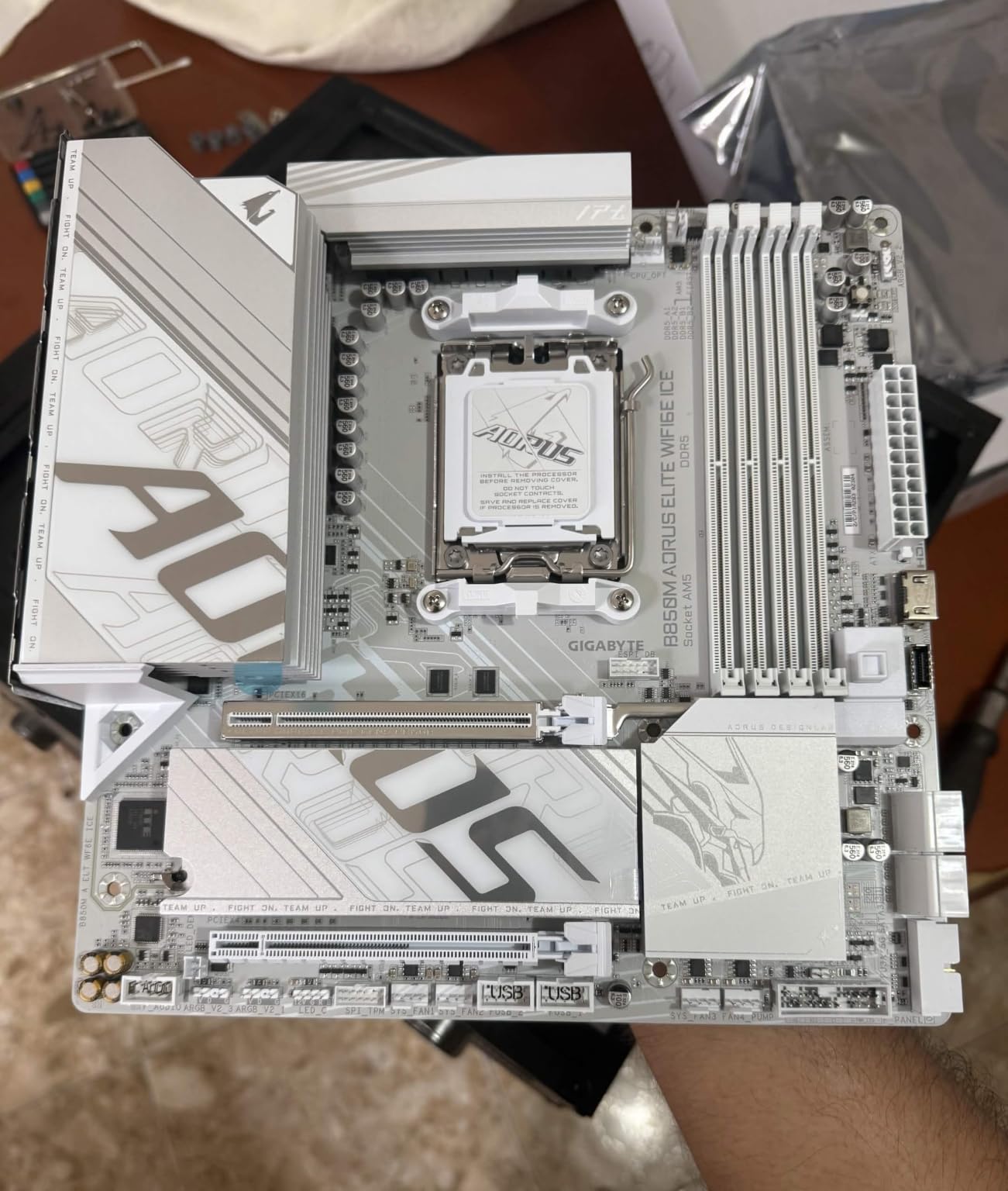 GIGABYTE B850M AORUS Elite WIFI6E ICE AMD AM5 mATX Motherboard, Support AMD Ryzen 9000/8000/7000 Series, DDR5, 12+2+2 Power Phase, 2X M.2, PCIe 5.0, USB-C, WIFI6E, 2.5GbE, EZ-Latch, 5-Year Warranty customer photo 2