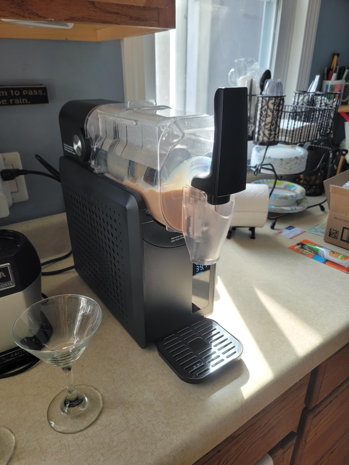 Iceman by Chefman Slush-Ease 68oz Slushie Machine, 48oz Liquid Capacity Frozen Drink Maker & Slushy Machine with 5 Presets and LED Display customer photo 1