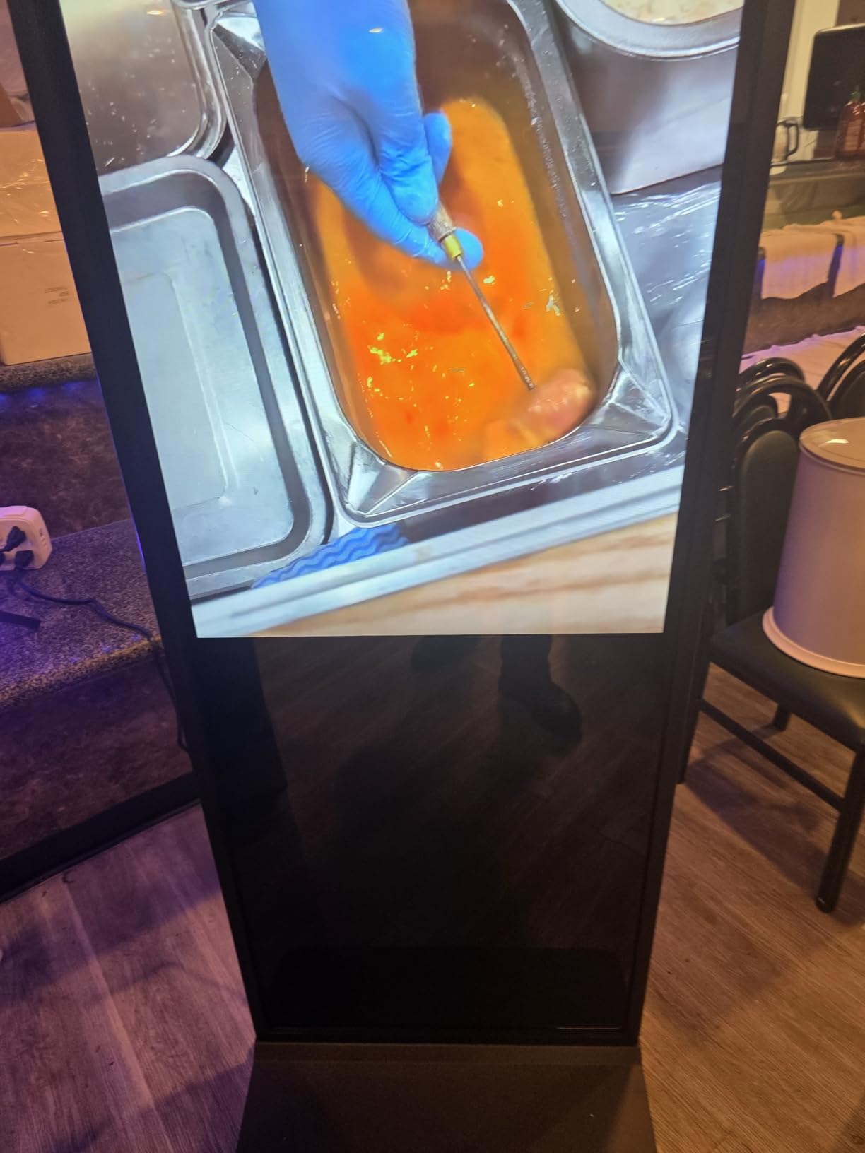 32/43/55/65 Inch Digital Signage Display, LCD Screen Advertising Display Kiosk Interactive Totem Floor Standing Auto AD Player with USB/HDMI/WiFi Android OS (32'' Touch Screen) customer photo 1