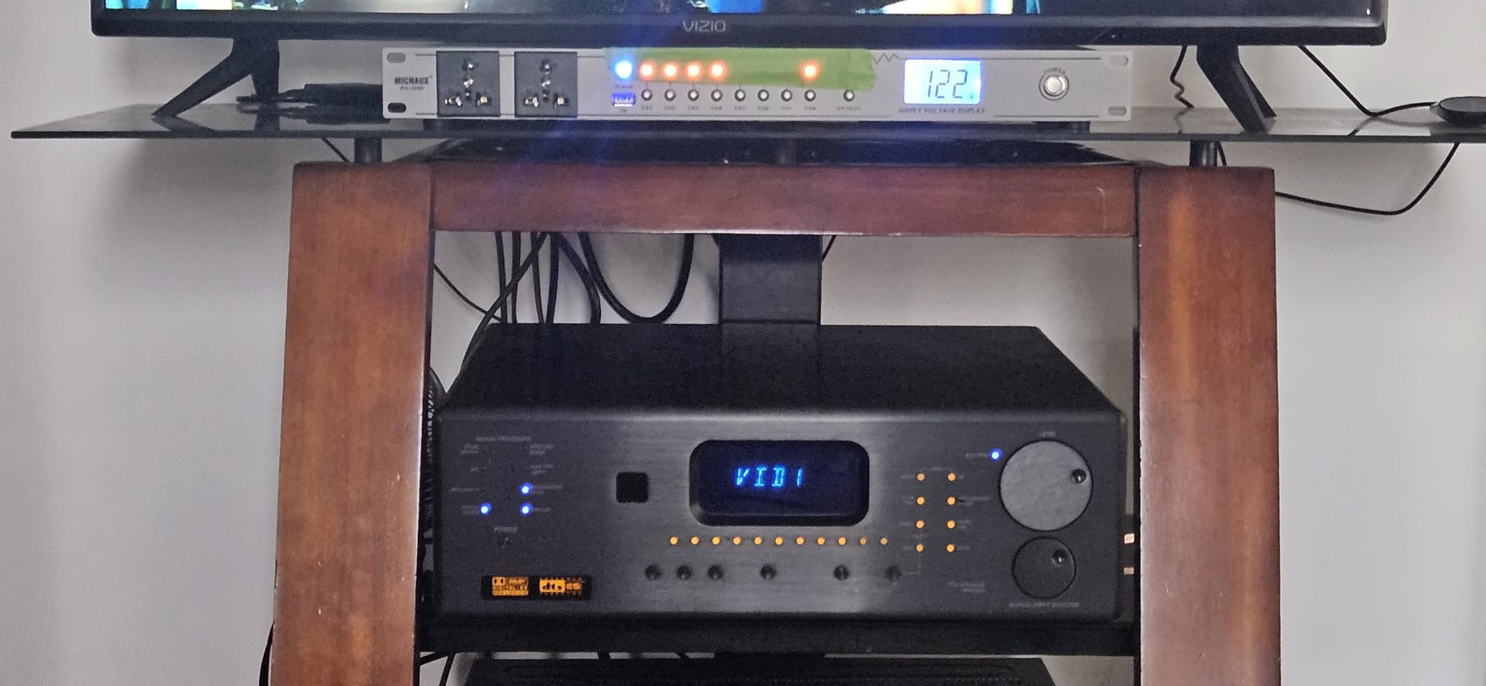 Rack Mount Power Conditioner 20A Sequencer for Audio Equipment, 10 Outlets 2000W Power Supply with 8 Independent Controls, Surge Protector, Voltage Display, External Switch customer photo 1