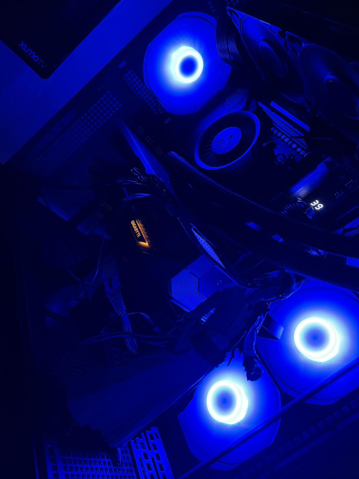 GIGABYTE Radeon RX 9070 XT Gaming OC 16G Graphics Card, PCIe 5.0, 16GB GDDR6, GV-R9070XTGAMING OC-16GD Video Card customer photo 2