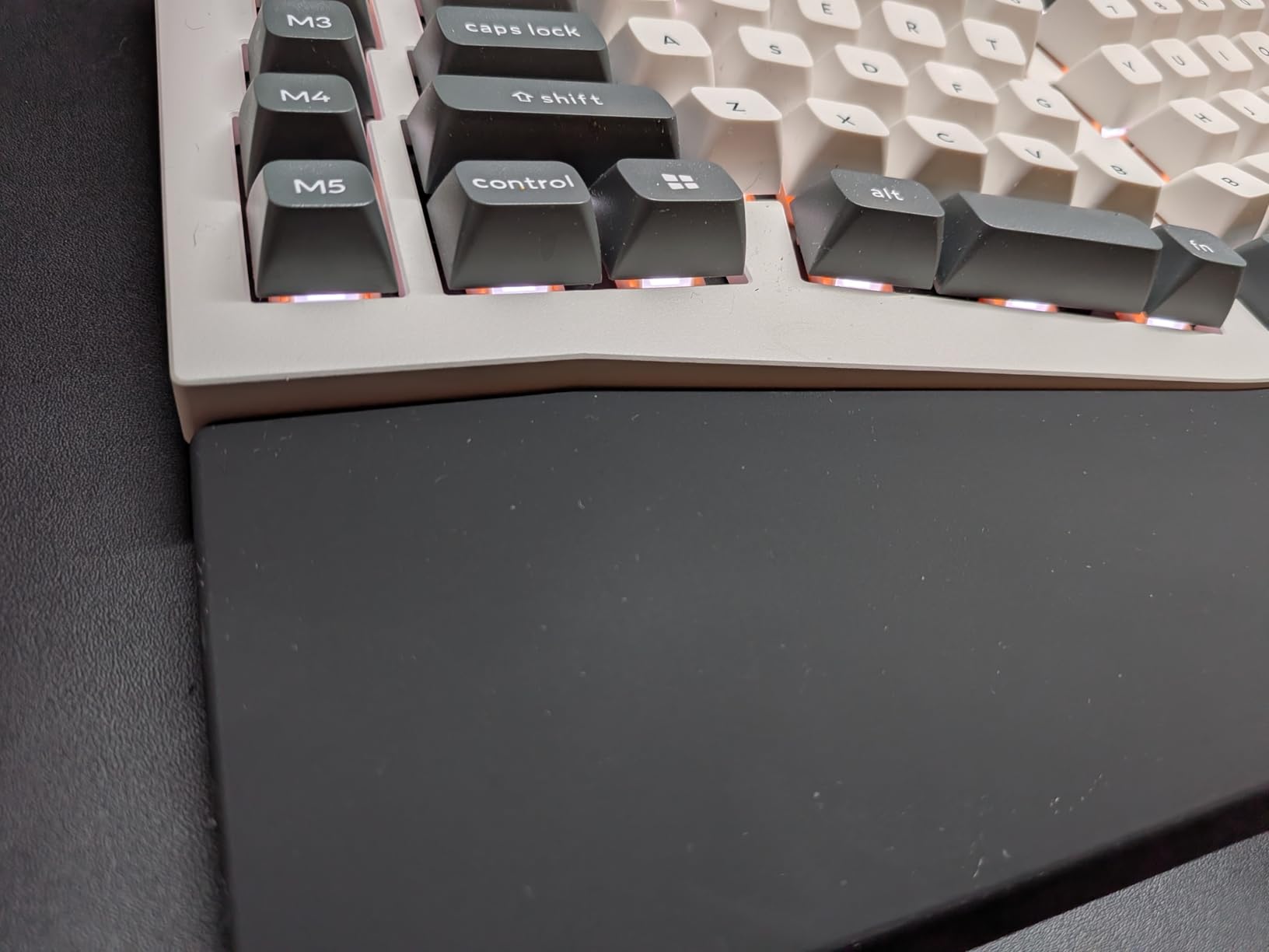 Silicone Wrist Rest for Keychron K10 Pro / K10 Max / K10 HE / Q6 / Q6 Pro / Q6 Max / Q6 HE / V6 / V6 Max, 17.6 inch Non-Slip Palm Rest, 100% Full-Sized Mechanical Keyboards Support with Typing Pain Relief customer photo 1