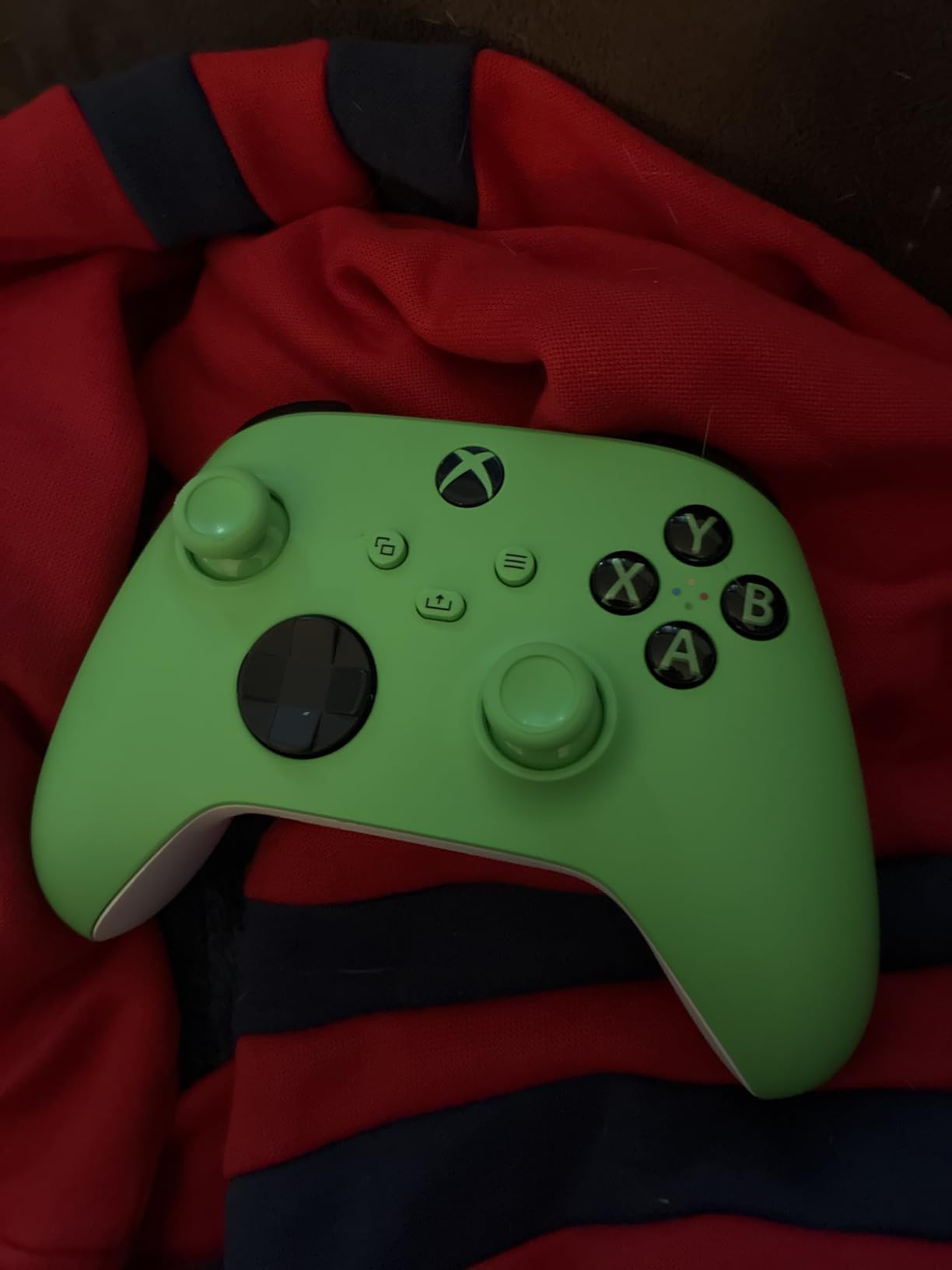 Xbox Wireless Gaming Controller | Velocity Green | Consoles, PCs, TVs, mobile, and more | Textured Grip | Wireless, Bluetooth, USB-C Connectivity customer photo 1