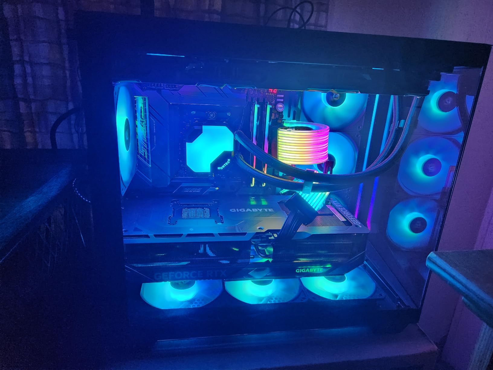 Gigabyte GeForce RTX 5090 Gaming OC 32G Graphics Card - 32GB GDDR7, 512bit, PCI-E 5.0, 2550MHz Core Clock, 3 x DP 2.1a, 1 x HDMI 2.1b, NVIDIA DLSS 4, GV-N5090GAMING OC-32GD customer photo 1