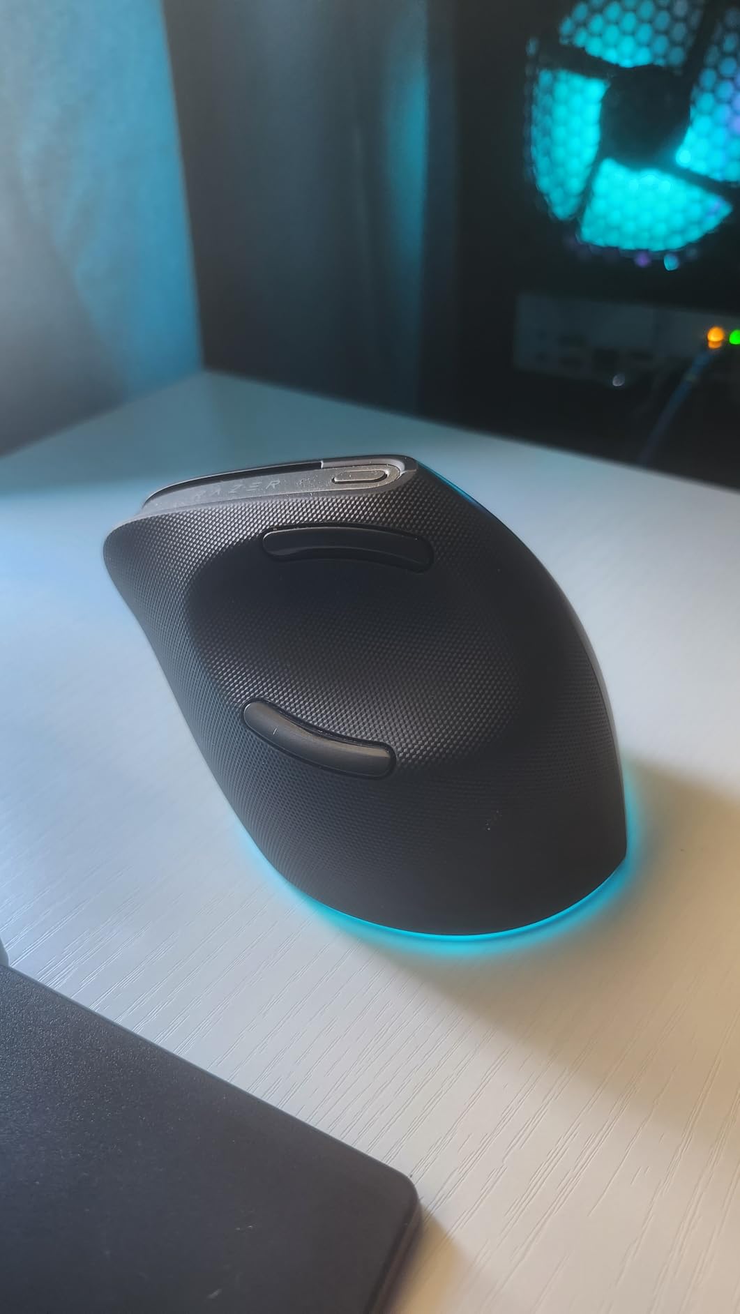 Razer Pro Click V2 Vertical Wireless Mouse, 6 Button Ergonomic Design | One Click AI Prompt, Supports Windows & Mac, Multi Device Connectivity via 2.4GHz, Bluetooth, or USB C Wired Mode, Chroma RGB customer photo 1