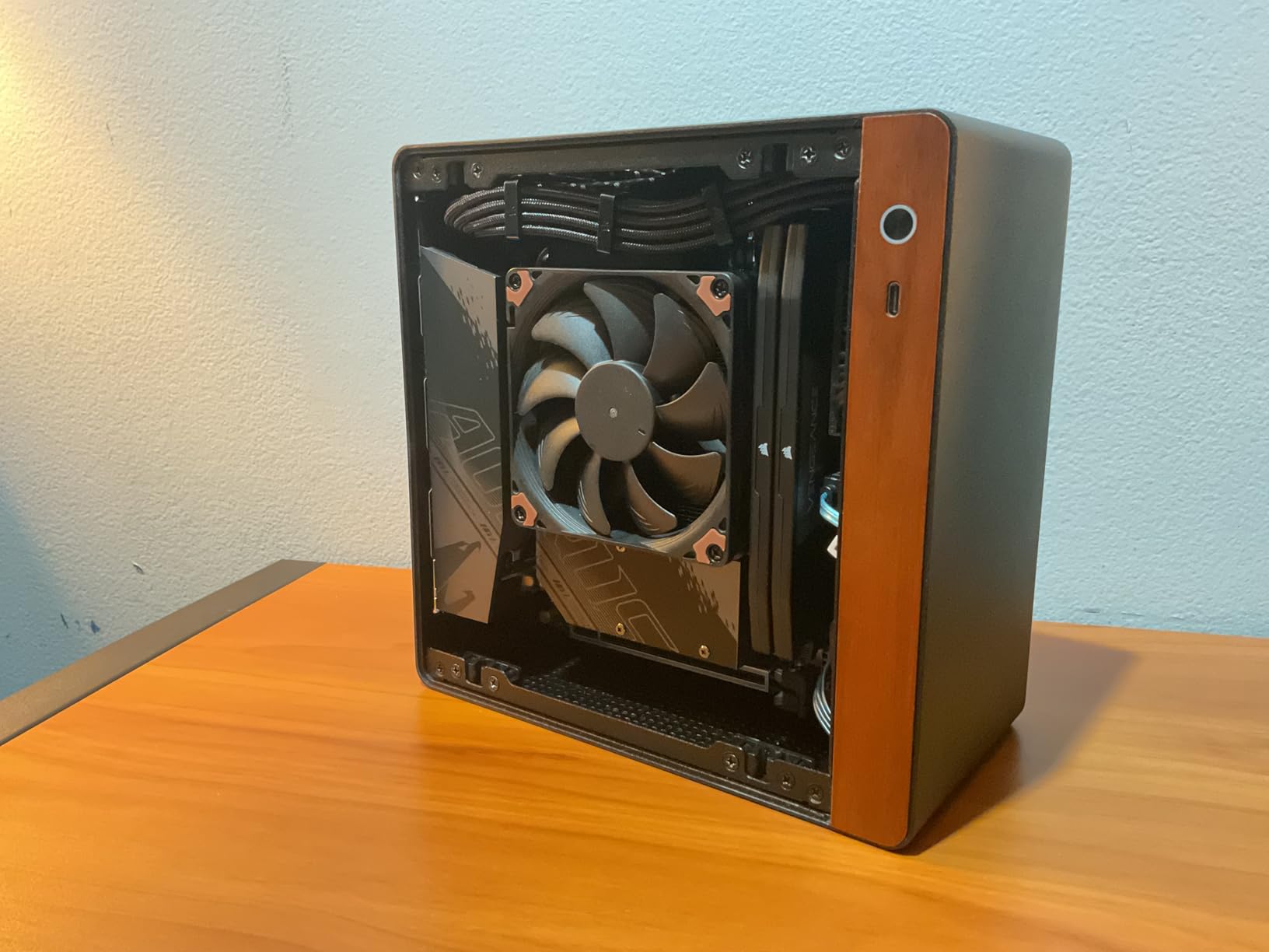 JONSBO N10 Black MINI ITX PC Case, Aluminum Alloy with Walnut Trim SFF Desktop Case, Standing or Lying customer photo 1