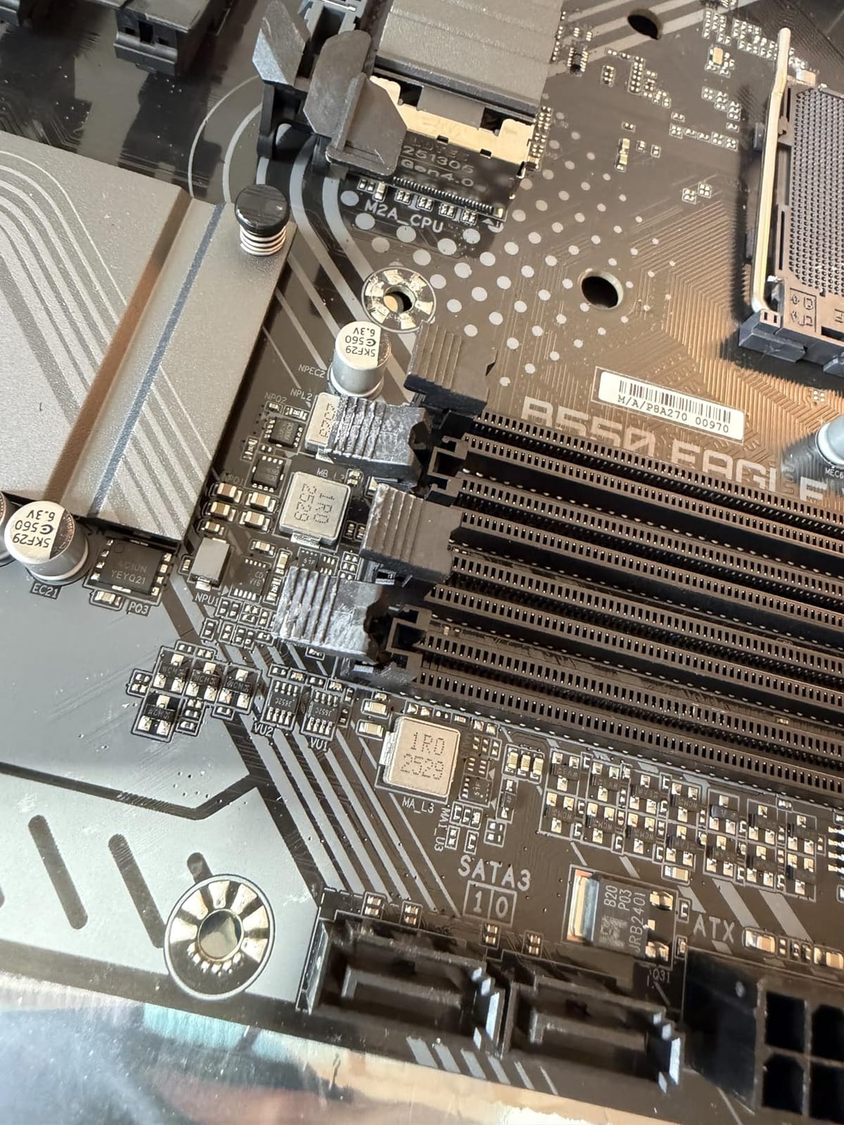 GIGABYTE B550 Eagle WIFI6 AMD AM4 ATX Motherboard, Supports Ryzen 5000/4000/3000 Processors, DDR4, 10+3 Power Phase, 2X M.2, PCIe 4.0, USB-C, WIFI6, GbE LAN, PCIe EZ-Latch, RGB Fusion customer photo 2